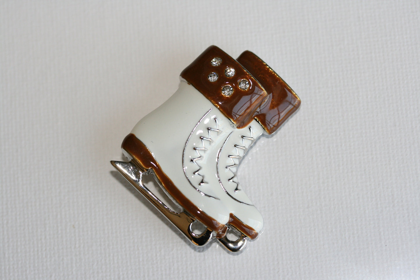 Ice Skating Pin Ice Sports Figure Skating Boots Brooch Pin for Cheer Gift