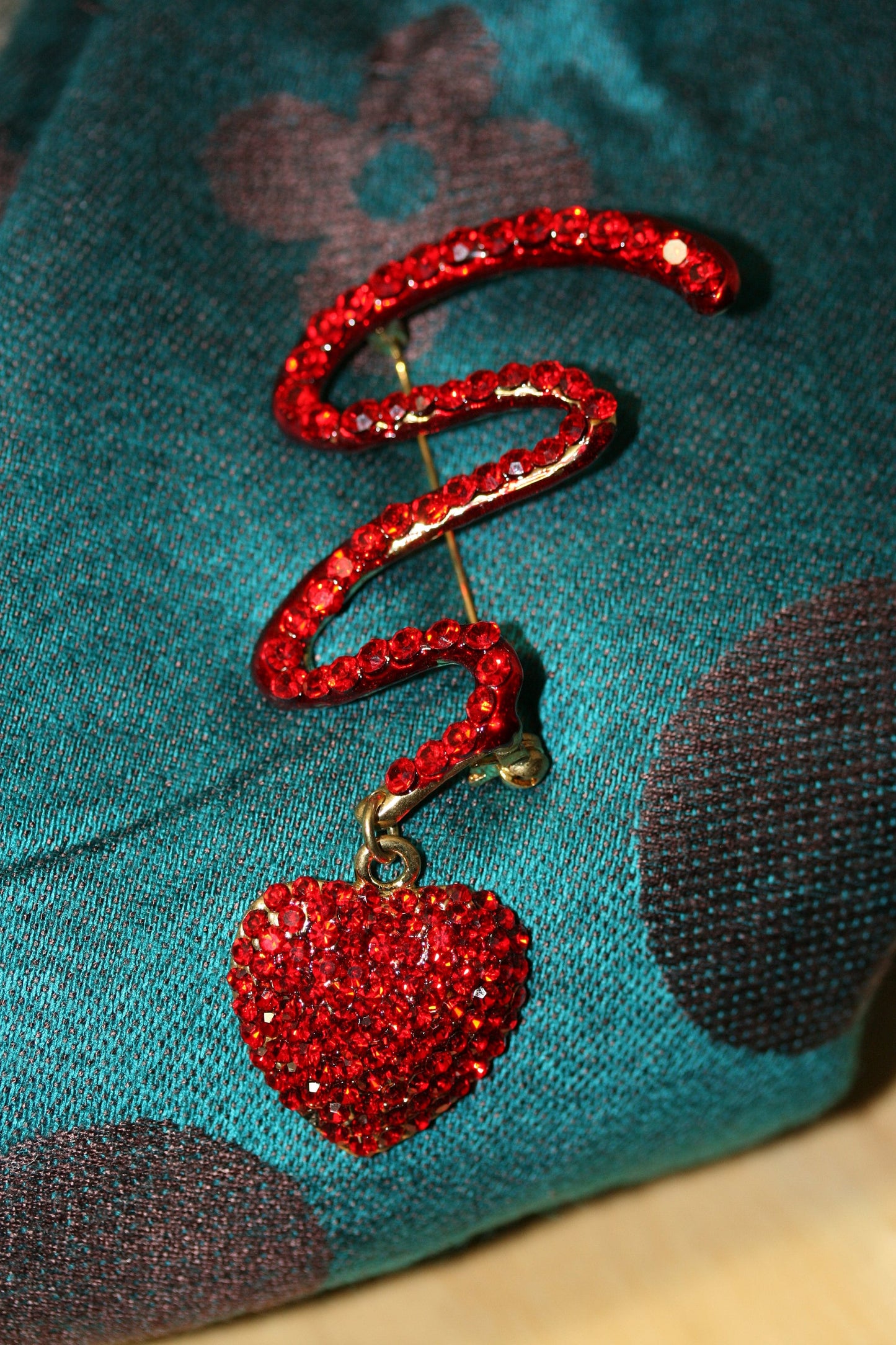 Valentines Heart Brooch Vintage Ruby Red Rhinestone Dangling Heart Brooch Pin, Valentine Hearts Jewelry For Her