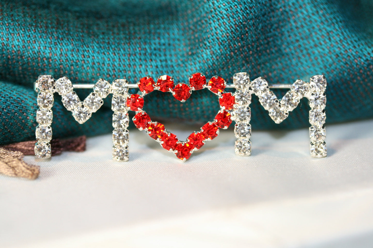 MOM Word Brooch Pin Mother's Day Birthday Gift, Rhinestone MOM Word Brooch