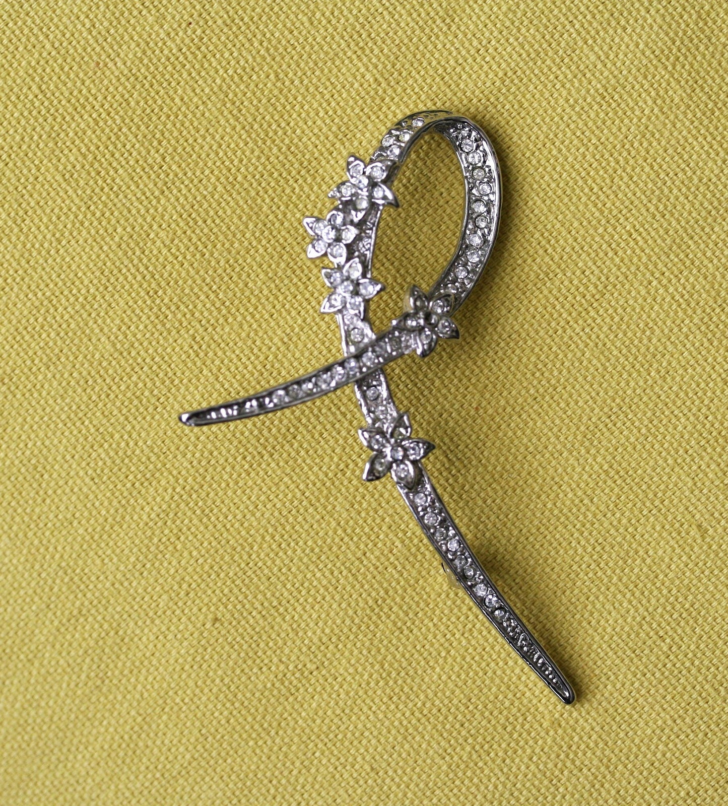 Vintage Crystal Floral Ribbon Brooch Pin Rhinestone Wedding Anniversary Brooch Pin
