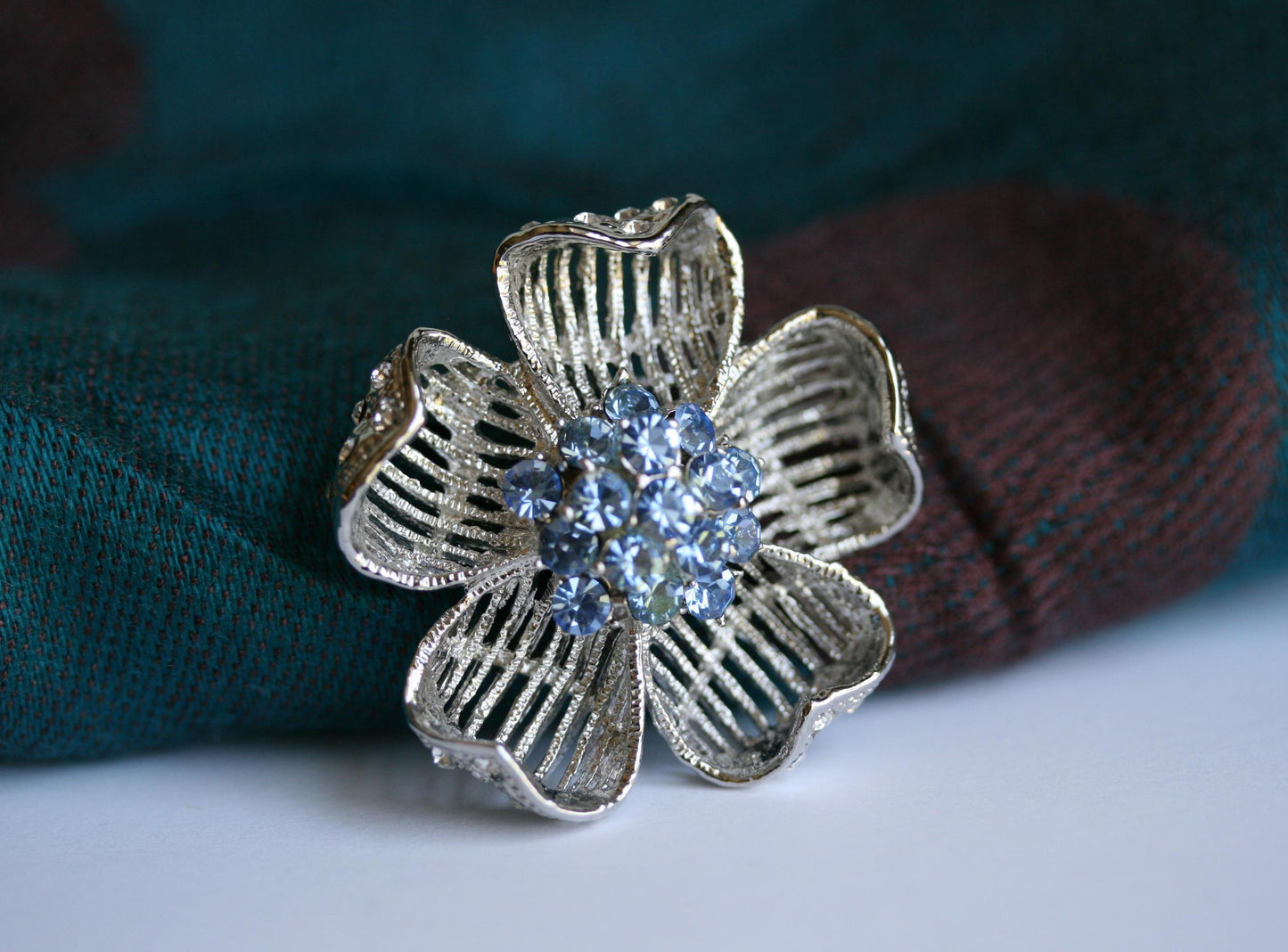 Vintage Blue Crystal Flower Pin Brooch PERIWINKLE FLOWER Pin