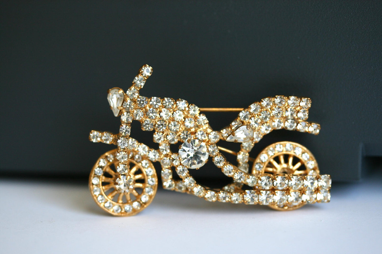 Vintage Rhinestone Motorcycle Spinning Wheels Gold Tone Brooch Motorcycle 3D Harley Prong Rhinestone Brooch Pin