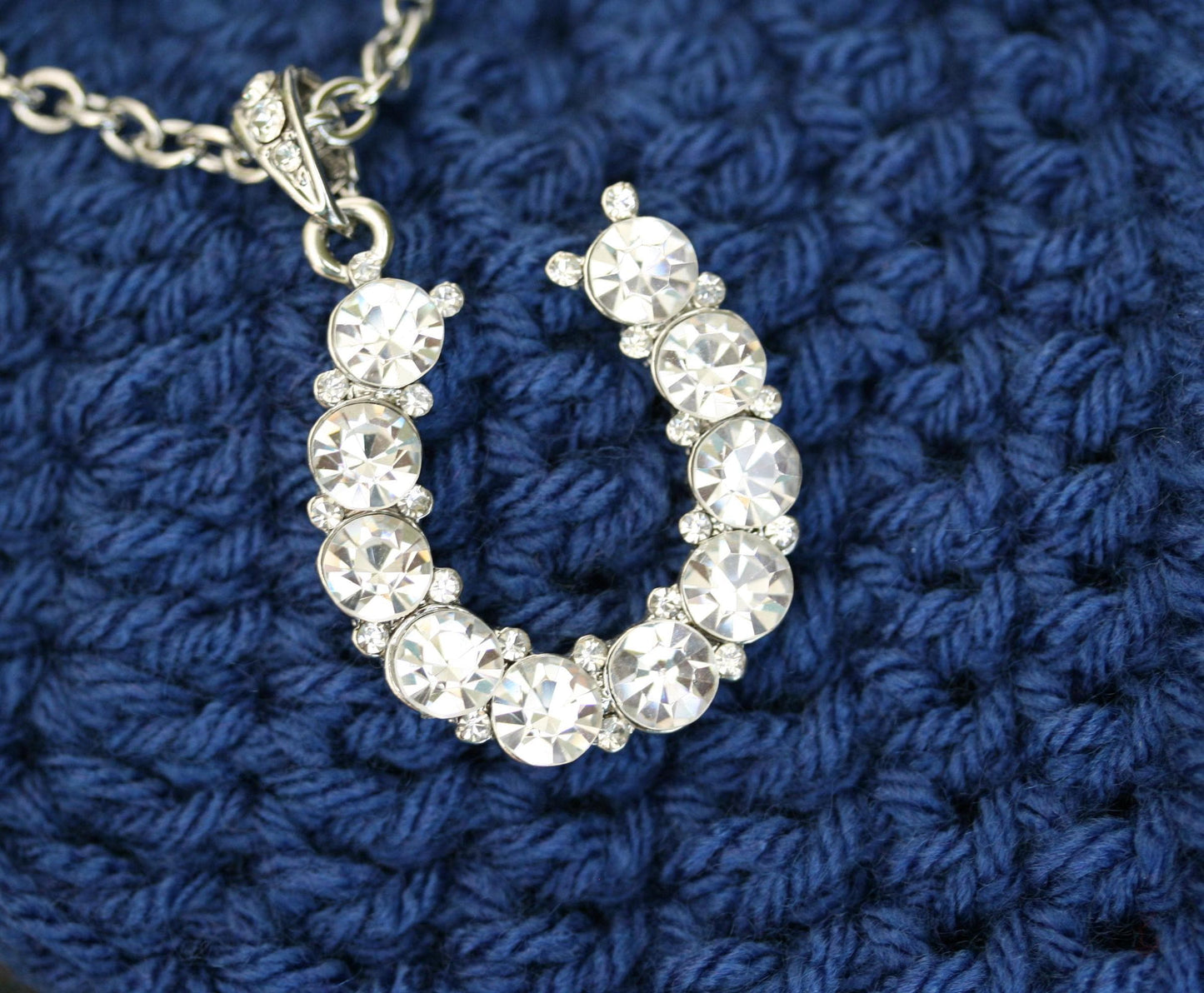 Rhinestone Horseshoe Pendant Necklace Symbolizes Good Luck!