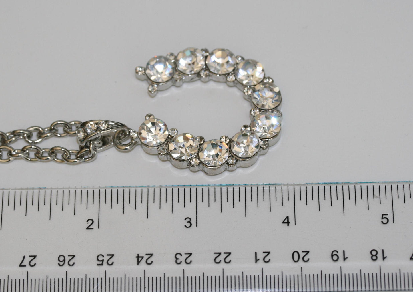 Rhinestone Horseshoe Pendant Necklace Symbolizes Good Luck!