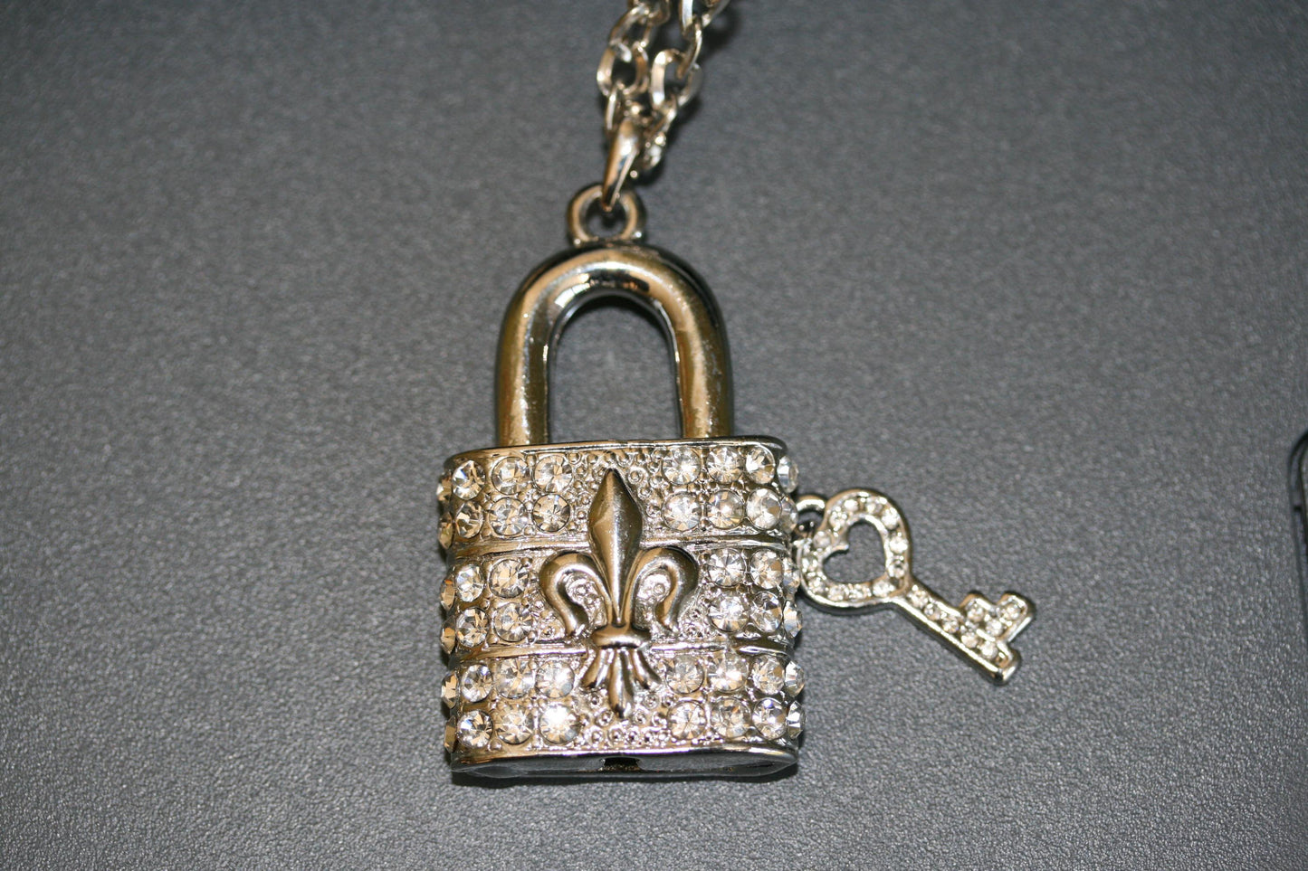Vintage Fleur De Lis Jewelry Stunning Pave Crystal Rhinestone Lock with Key Pendant Necklace