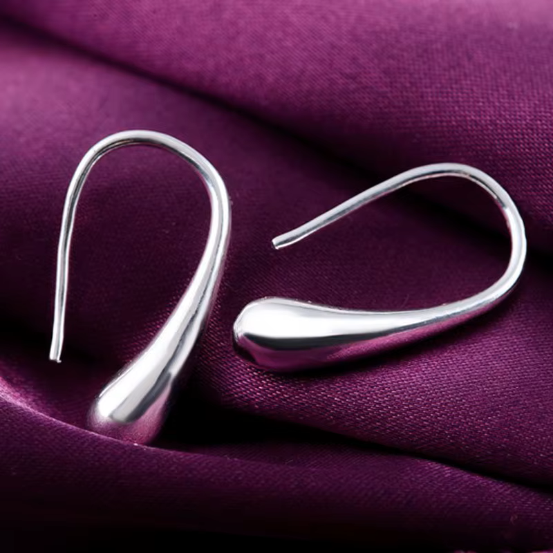 High Polished Hoop Earrings – Sleek Modern Style