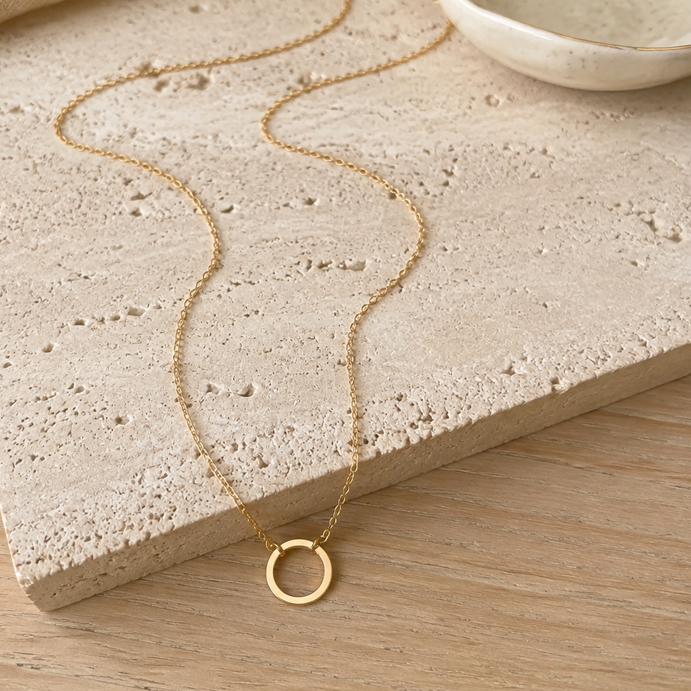 Delicate Gold Circle Pendant Necklace – Minimalist Everyday Jewelry for Women