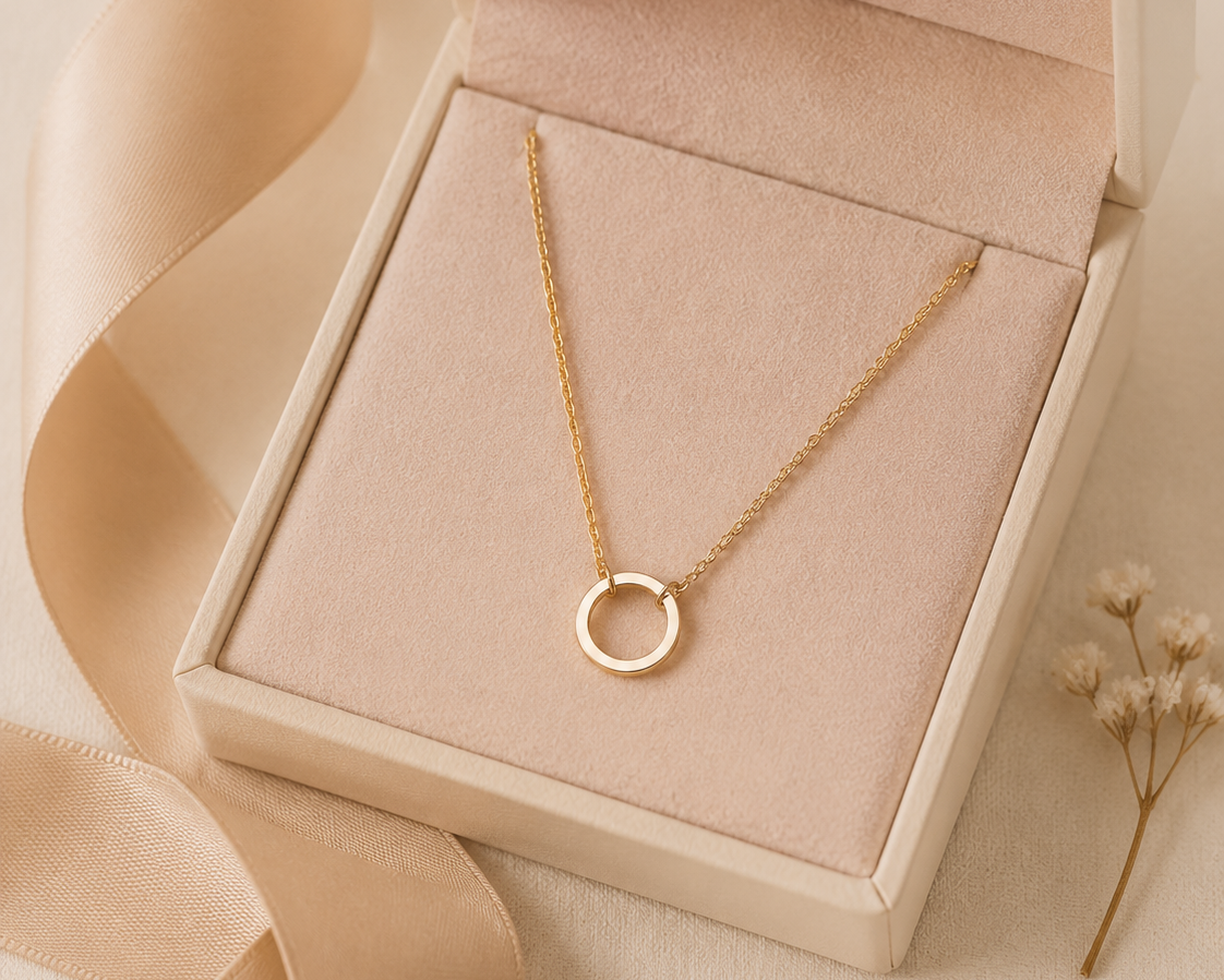 Delicate Gold Circle Pendant Necklace – Minimalist Everyday Jewelry for Women