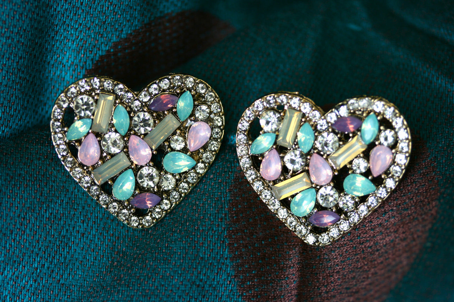 Fashion Heart Metal Hollow Stud Earrings for Women  Luxury Bling Color Crystal Party Jewelry Aesthetic Accessories