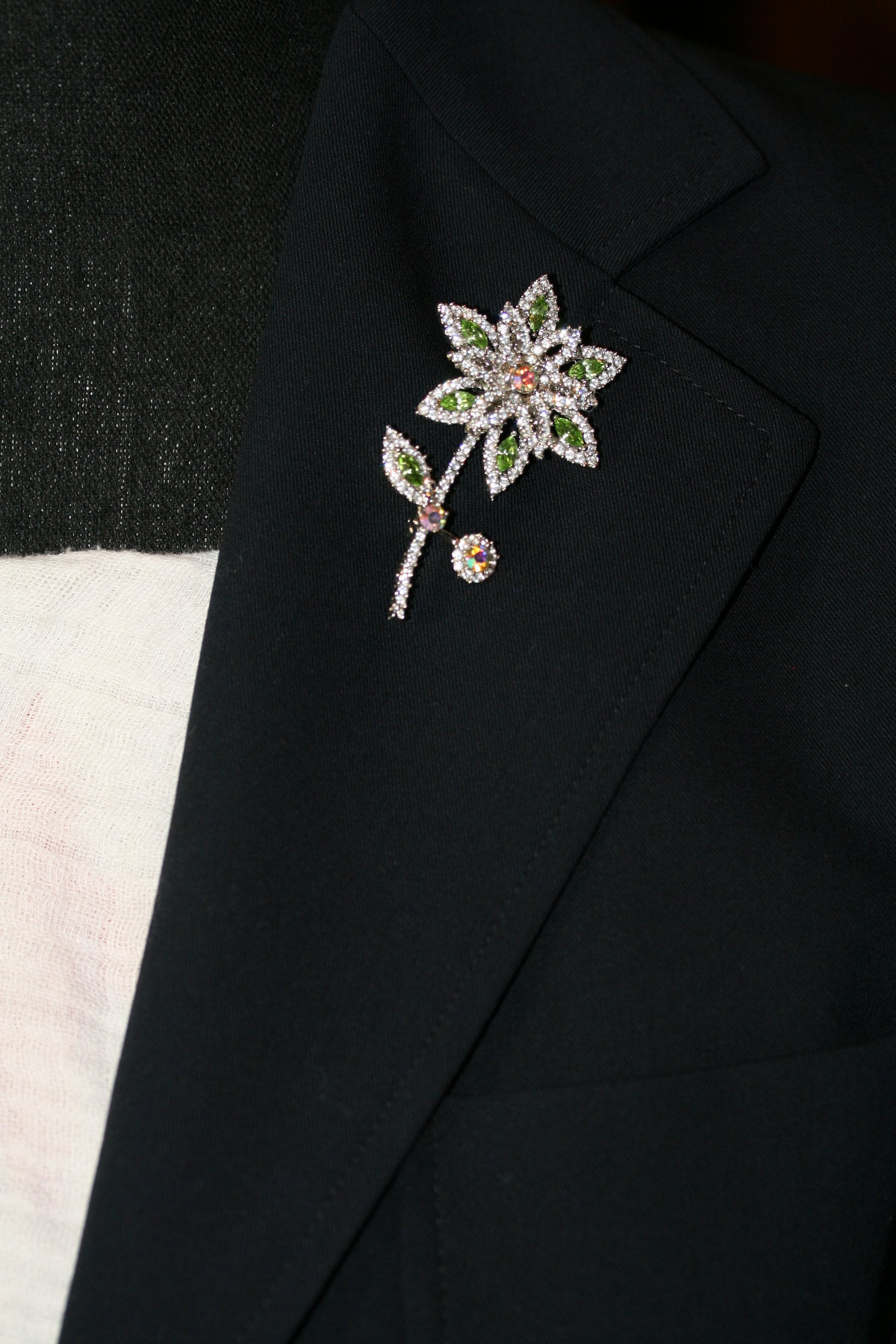 Vintage Rhinestone Daisy Flower Brooch Pin, Crystal Flower Brooch Pin