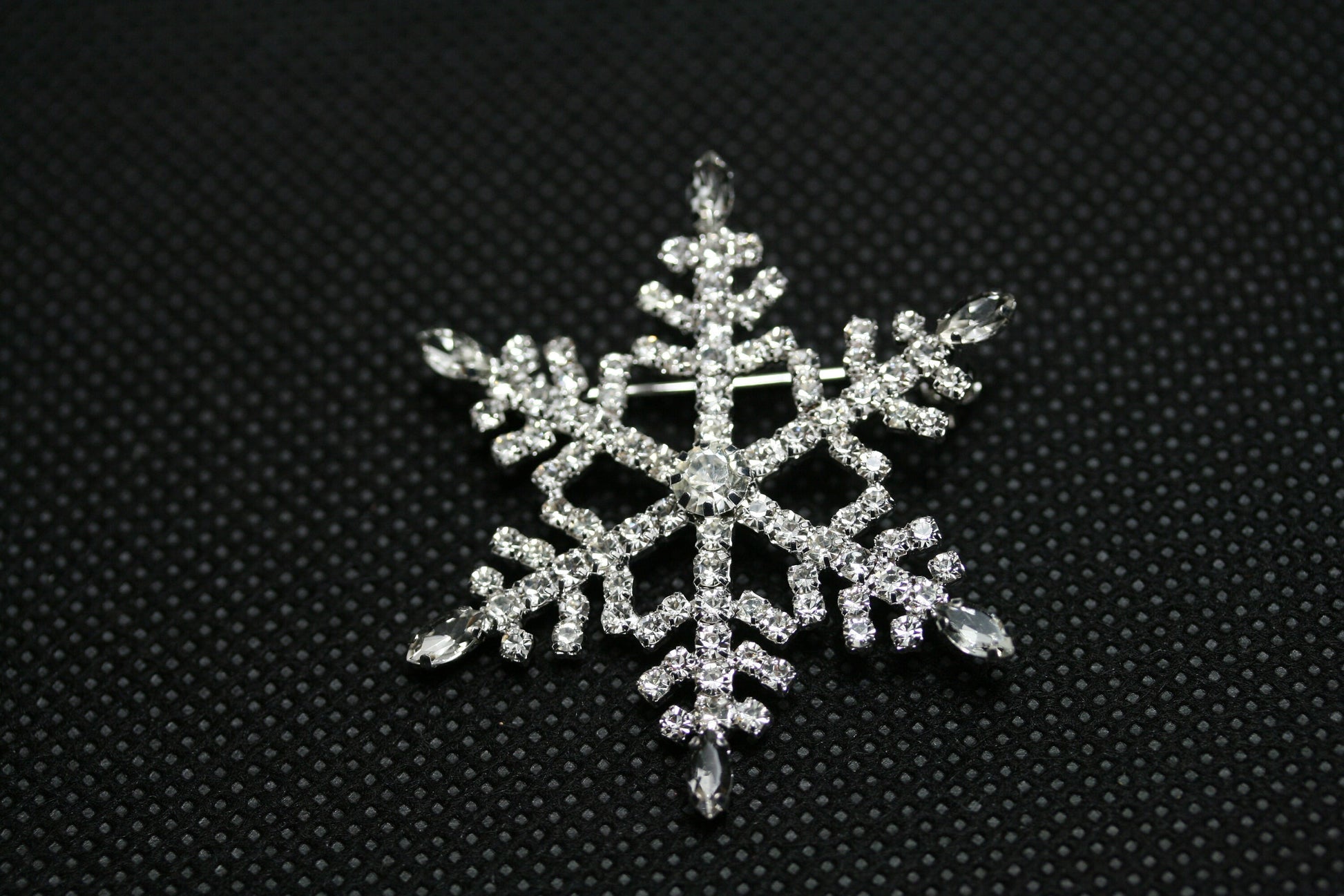 Rhinestone Snowflake Christmas Pin Brooch & Pendant, Crystal Snowflake Jewelry Gift, Winter Holiday Jewelry Gift