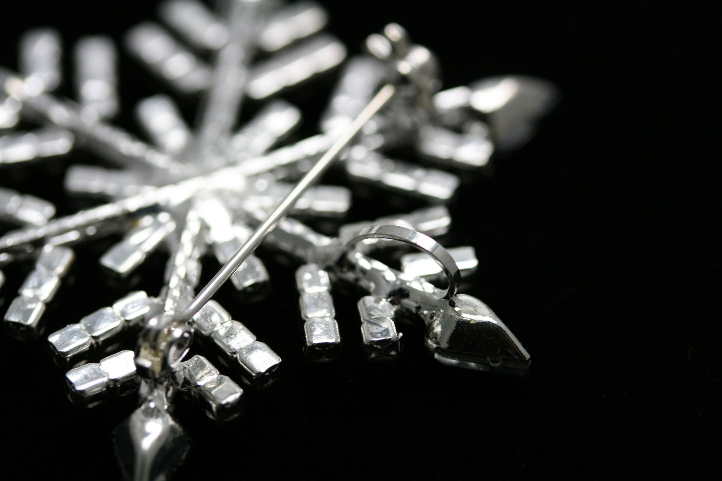 Crystal Winter Snowflake Flower Clear Rhinestone Elegant Christmas Brooch Pin and Pendant, Christmas Holiday Gift Jewelry