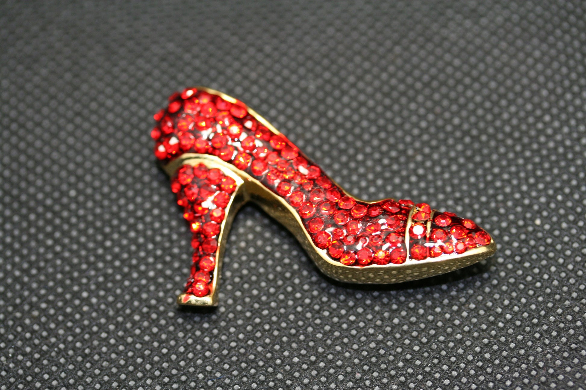 Vintage Ruby Red Crystal Rhinestone High Heel Shoe Fashion Pin Brooch