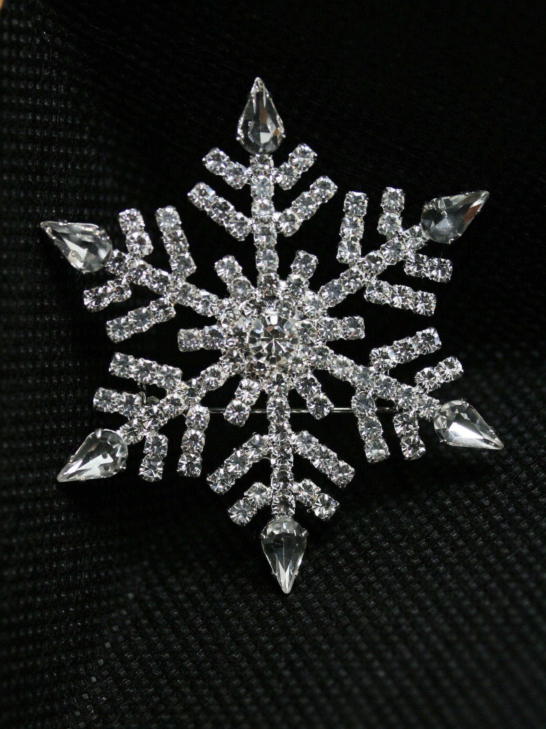 Crystal Winter Snowflake Flower Clear Rhinestone Elegant Christmas Brooch Pin and Pendant, Christmas Holiday Gift Jewelry