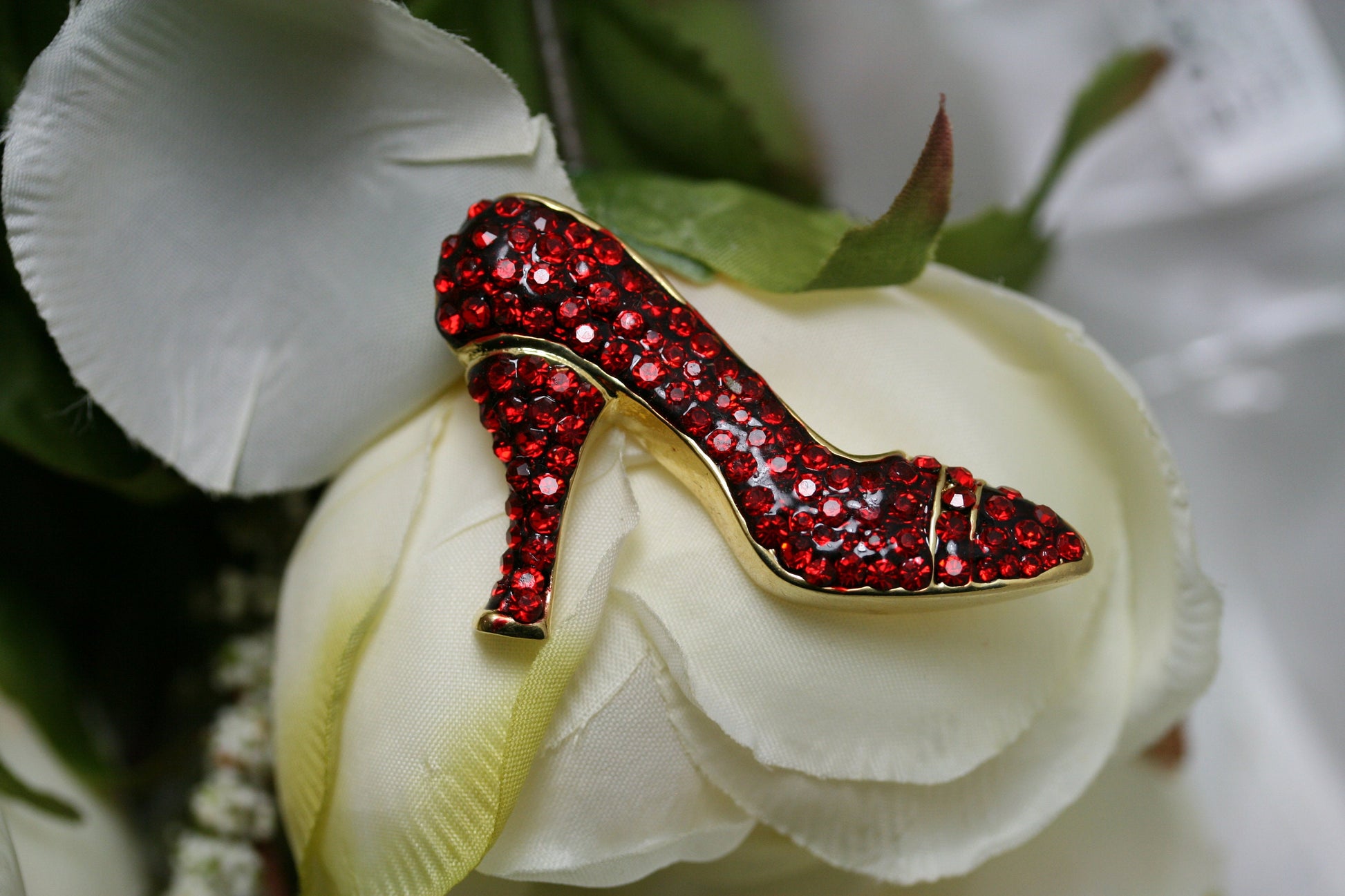 Vintage Ruby Red Crystal Rhinestone High Heel Shoe Fashion Pin Brooch