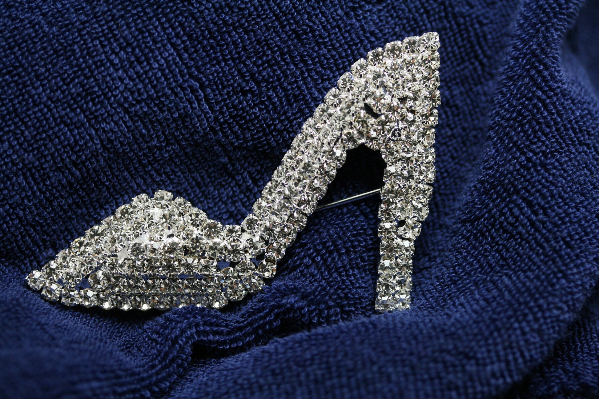 High Heel Shoe Stiletto Ice Clear Prong Set Rhinestone Crystal Brooch Pin
