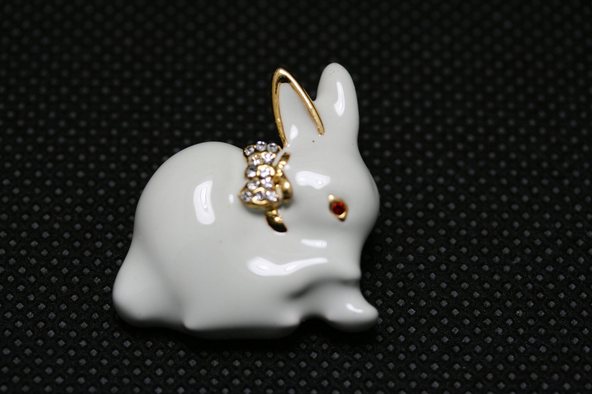 White Cute Enamel Rhinestone Easter Rabbit Bunny Brooch Pin, Animal Rabbit Brooch Jewelry