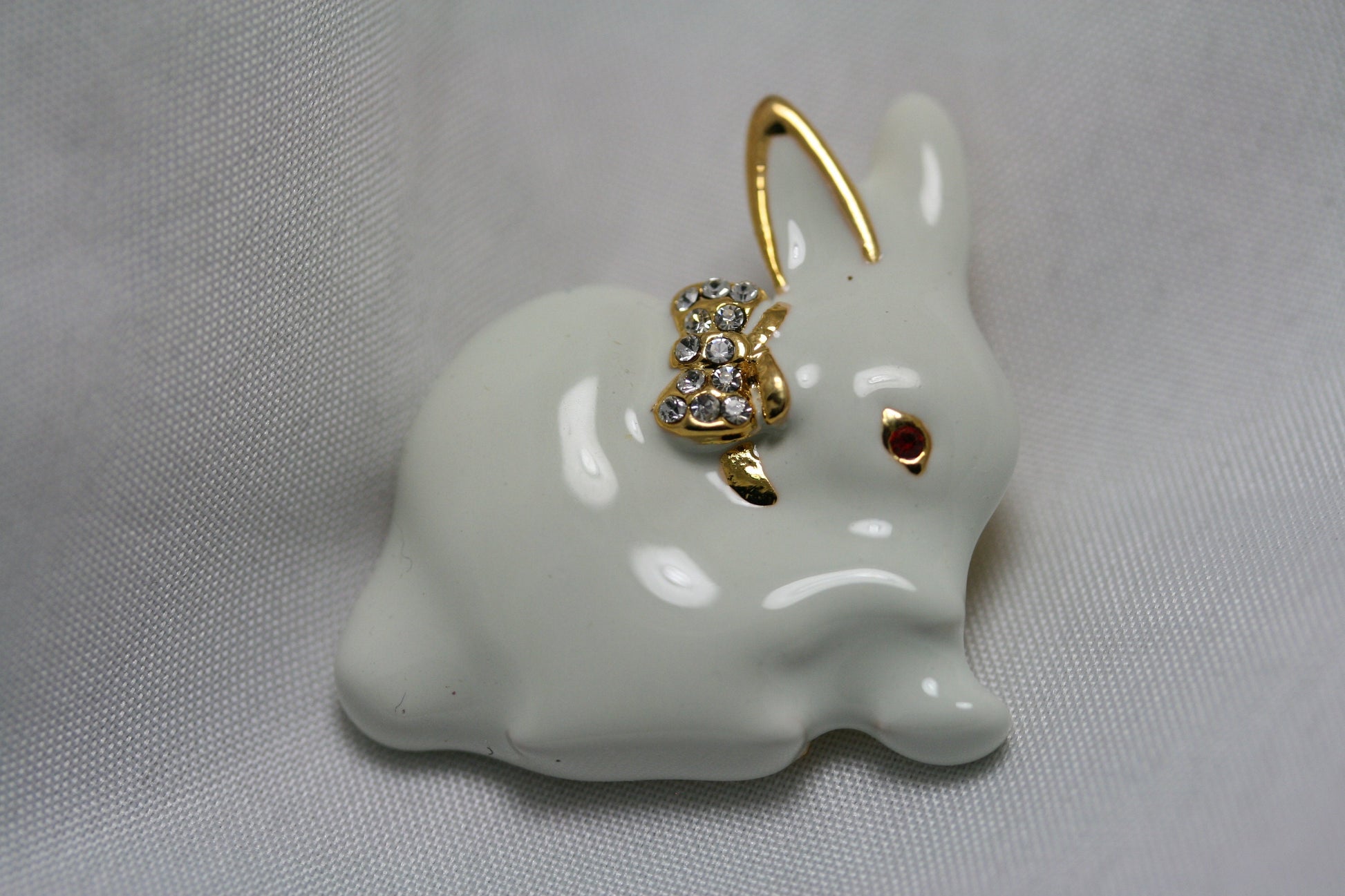 White Cute Enamel Rhinestone Easter Rabbit Bunny Brooch Pin, Animal Rabbit Brooch Jewelry