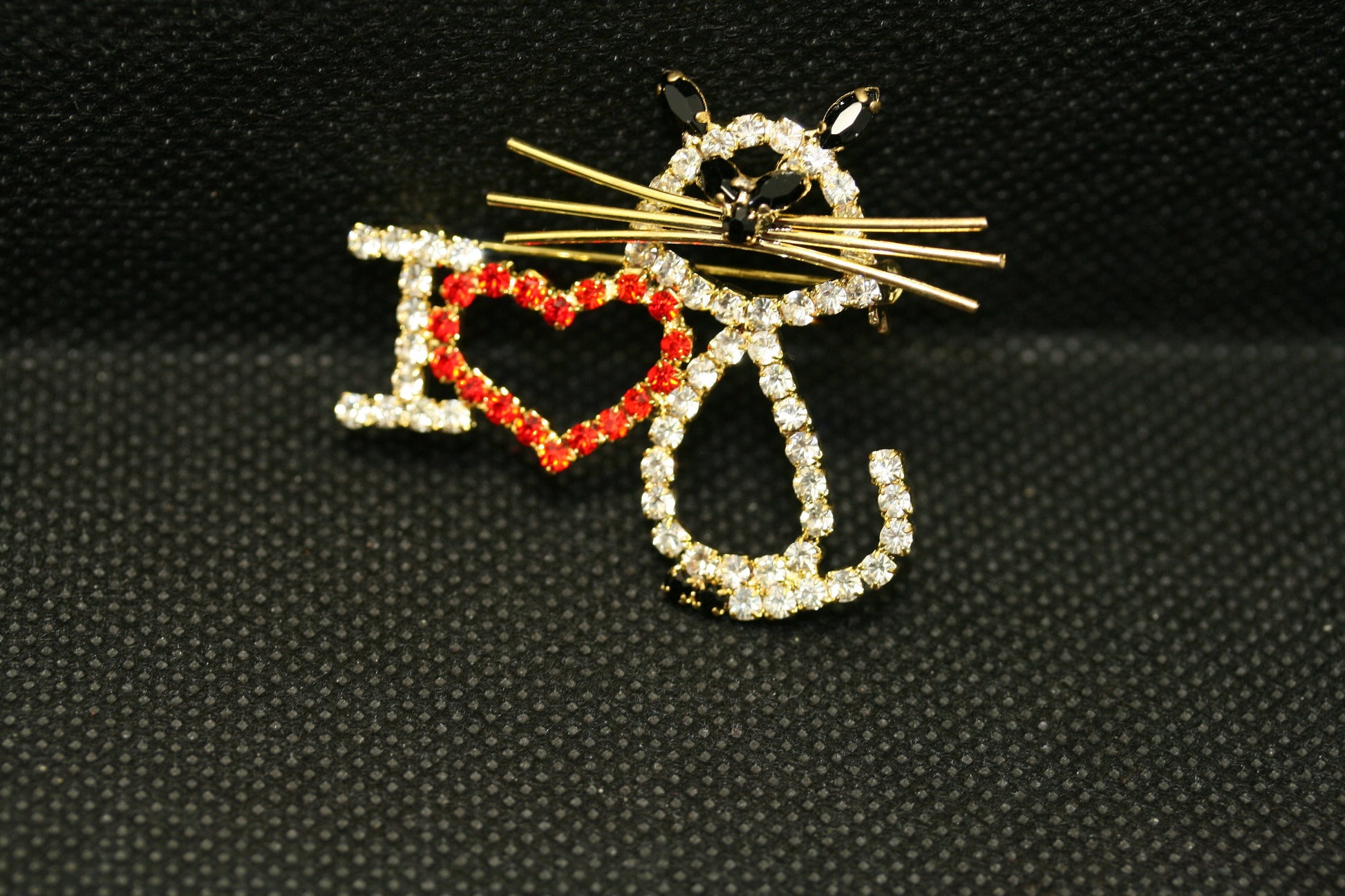 vintage I Heart Love Cat Body Kitty Prong Set Rhinestone Brooch pin Gold