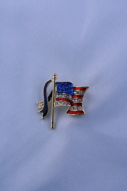 Crystal USA flag Pin, Patriotic American Red White Blue Rhinestone Flag Brooch Pin, 4th of July Jewelry Gift