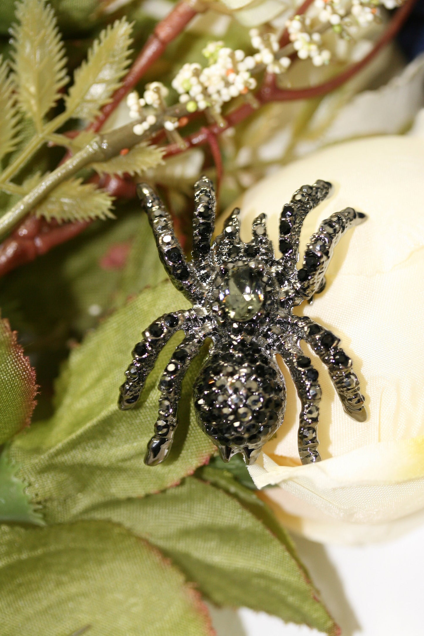 Vintage 3D Rhinestone Halloween spider brooch, aurora borealis rhinestone spider pin, black spider brooch, black rhinestone Jewelry