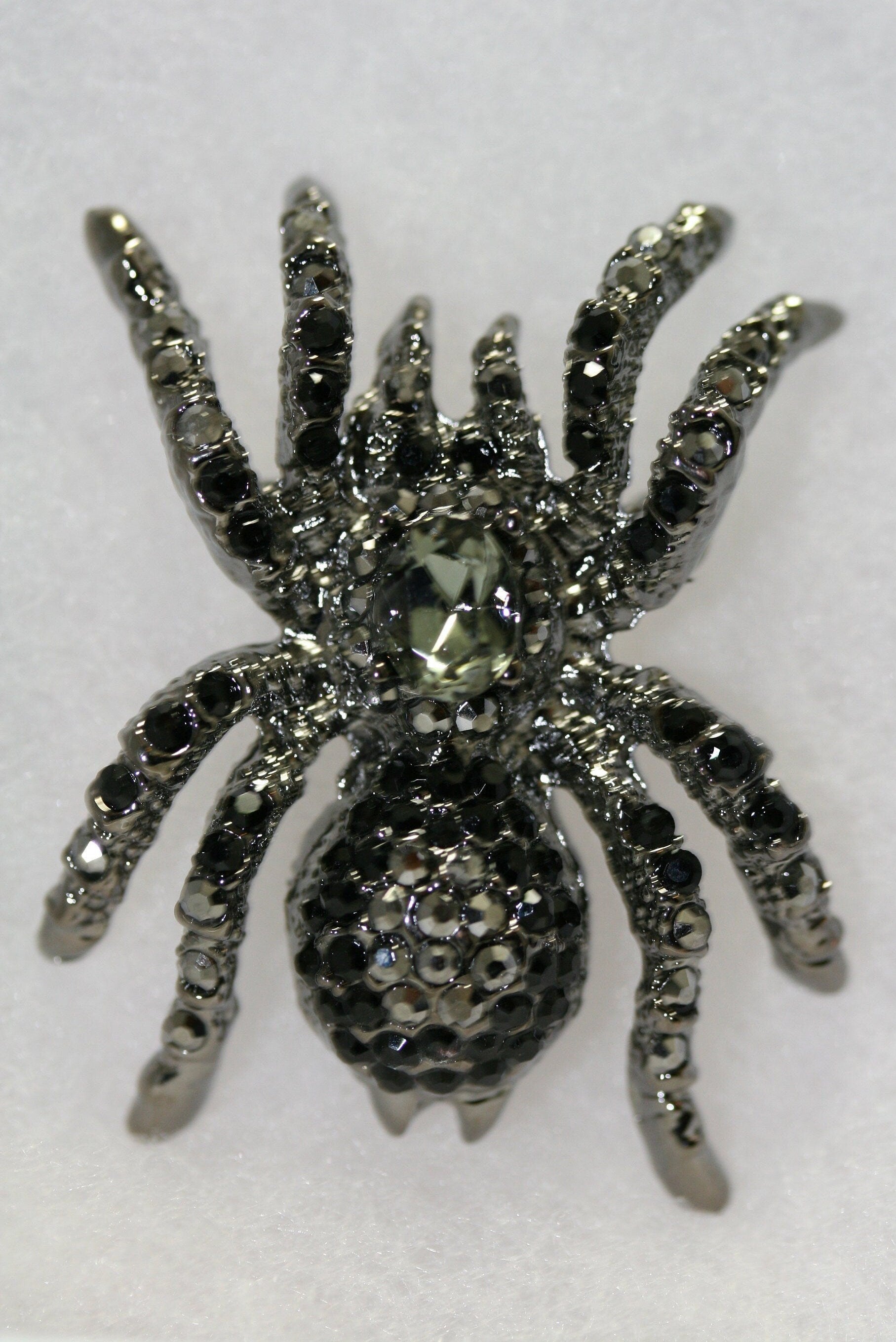 Vintage 3D Rhinestone Halloween spider brooch, aurora borealis rhinestone spider pin, black spider brooch, black rhinestone Jewelry