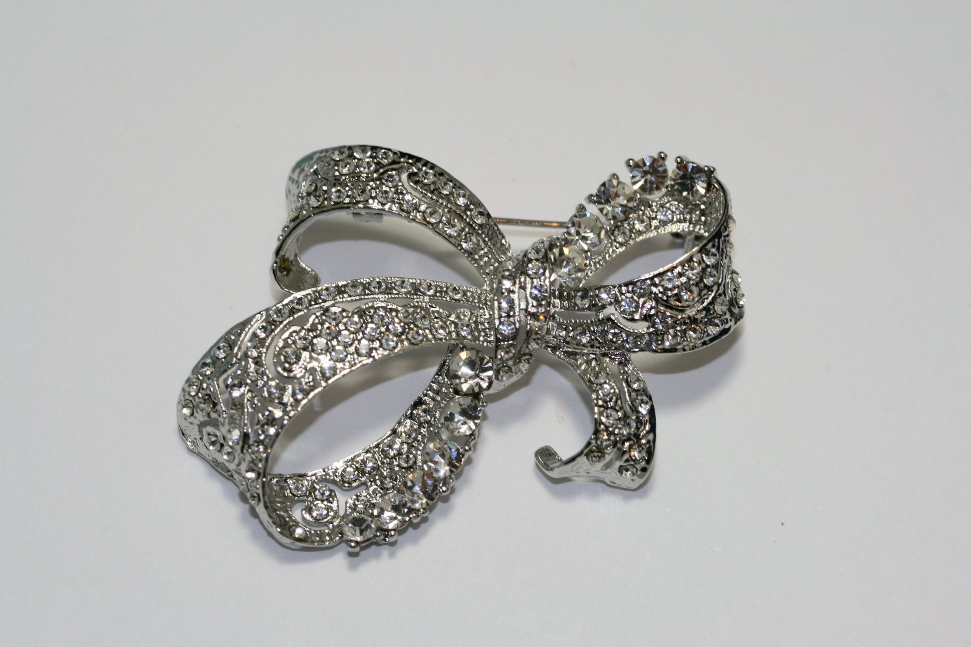 Rhinestone Fashion Ribbon Bowknot Bow Tie Flower Brooch Retro Diamond Exquisite Brooch For Wedding Bridal Invitation Decoration