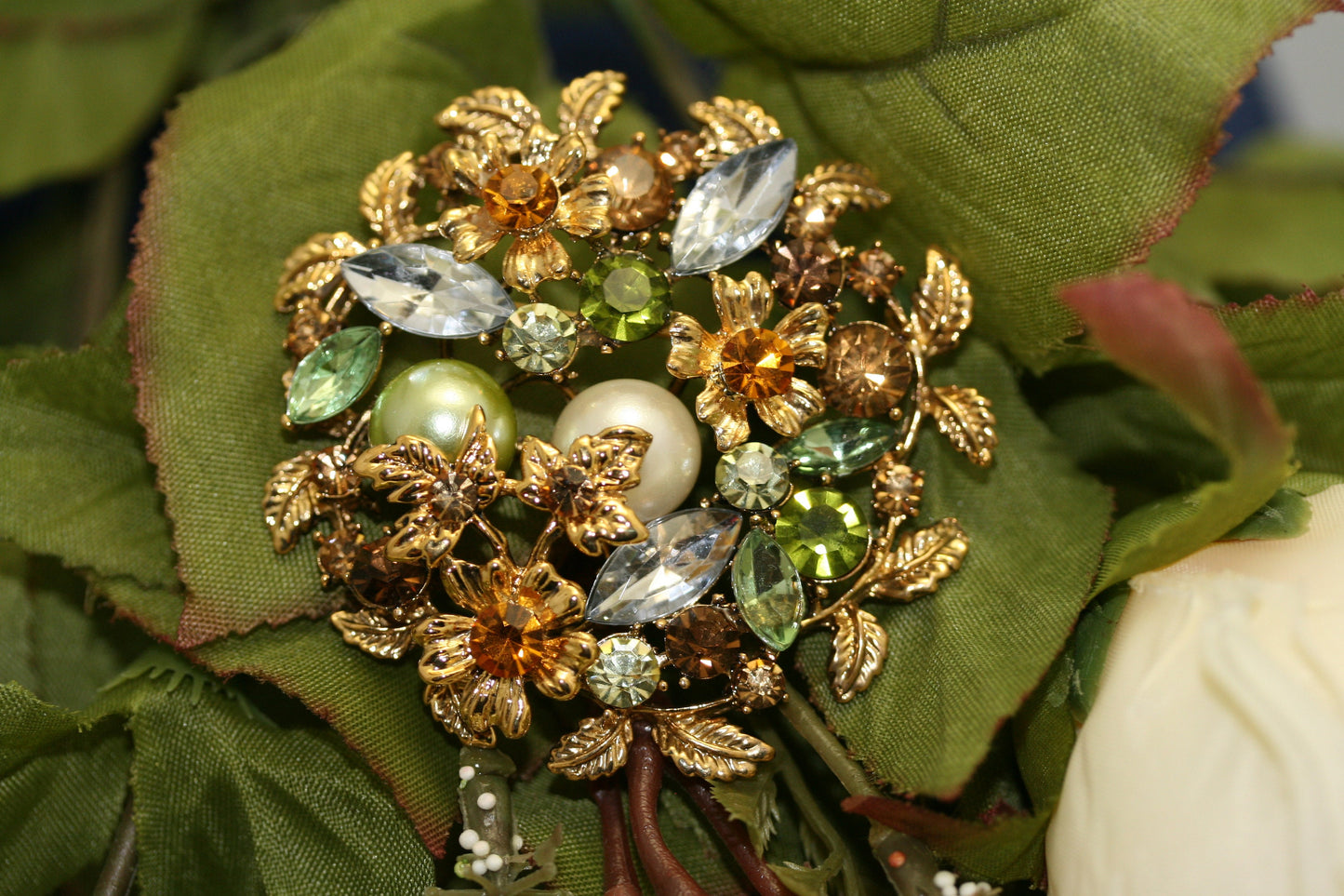 Round 3D Christmas Flower Wreath Brooch, Vintage CZ Crystal and Pearl Pin, Exquisite Luxury Christmas Fall Jewelry