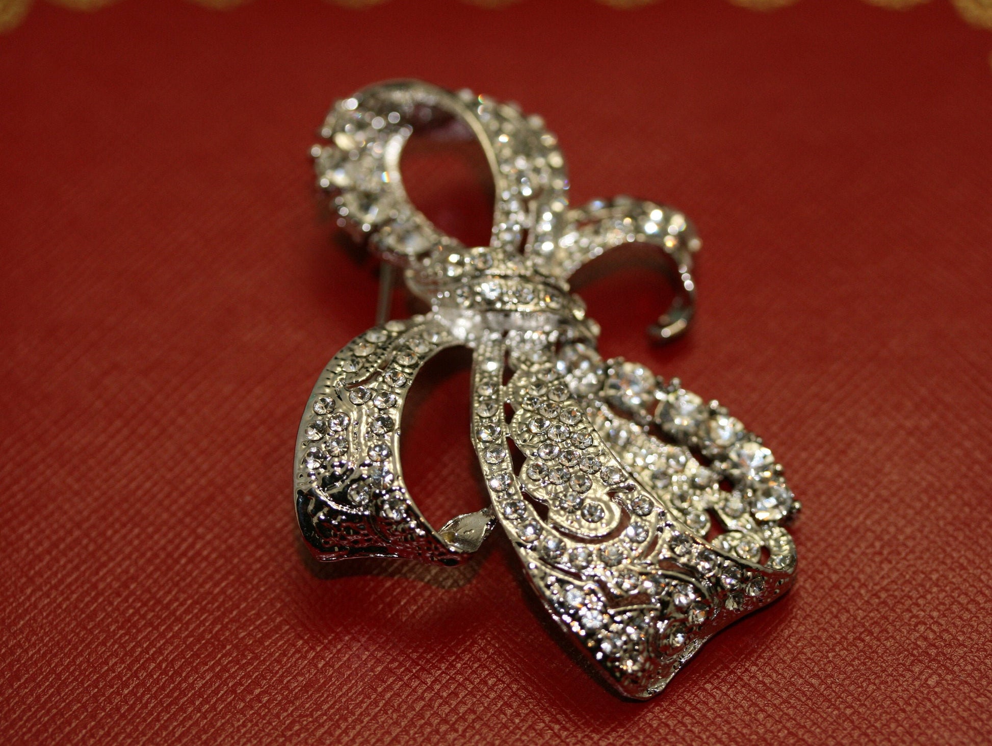 Rhinestone Fashion Ribbon Bowknot Bow Tie Flower Brooch Retro Diamond Exquisite Brooch For Wedding Bridal Invitation Decoration