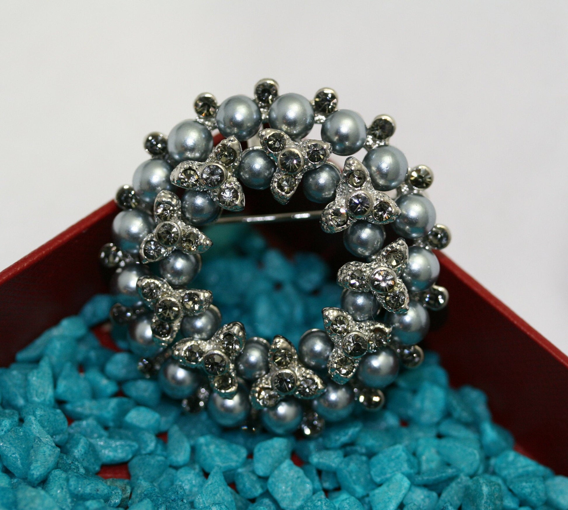 Vintage Faux Pearl Bead Gray Crystal Rhinestone Wreath Winter Reef Holiday Pin Brooch and Pendant