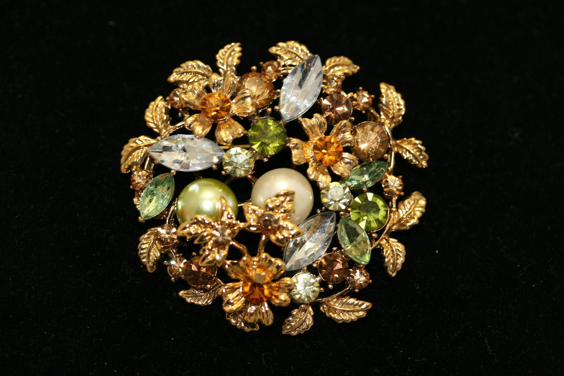Round 3D Christmas Flower Wreath Brooch, Vintage CZ Crystal and Pearl Pin, Exquisite Luxury Christmas Fall Jewelry