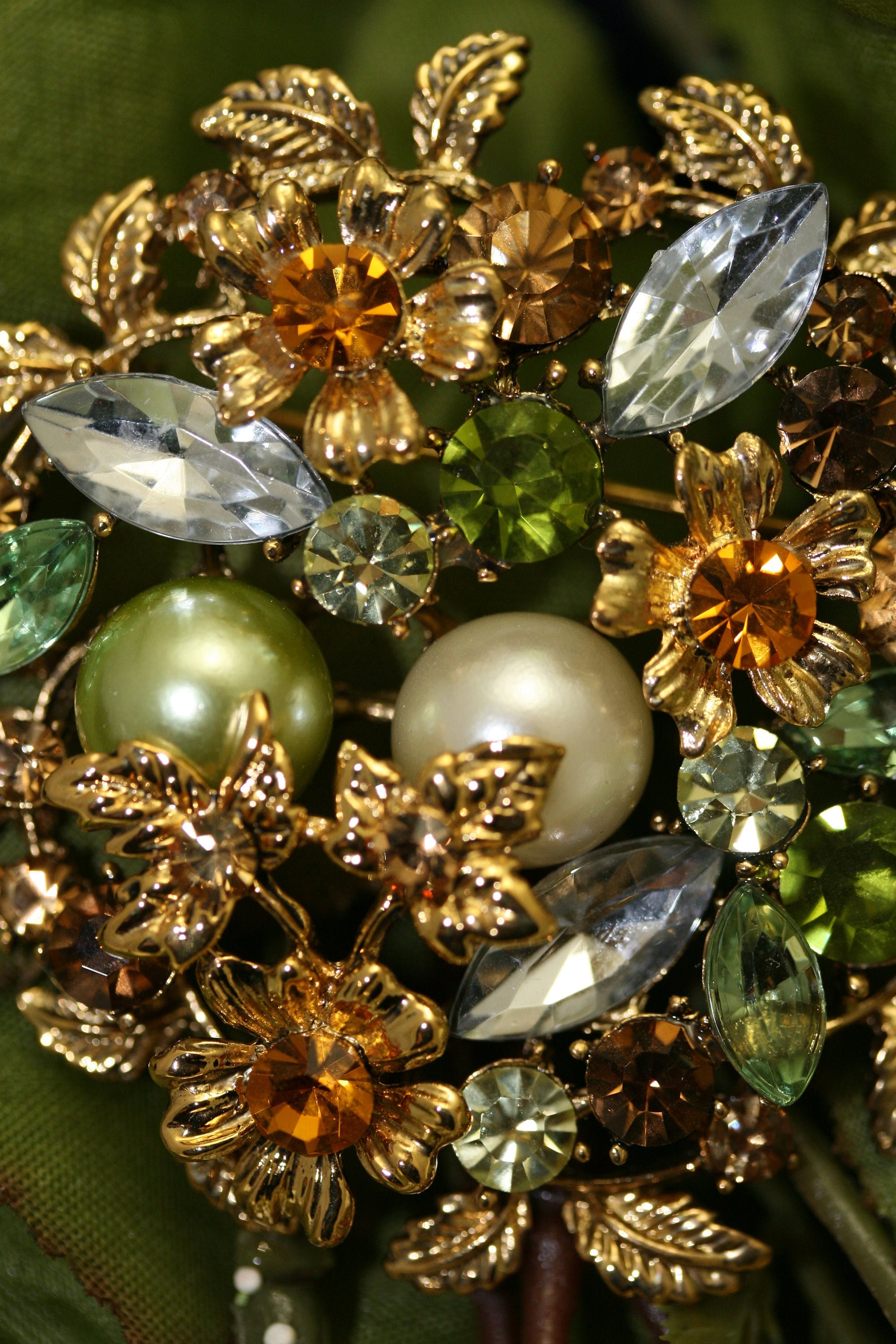 Round 3D Christmas Flower Wreath Brooch, Vintage CZ Crystal and Pearl Pin, Exquisite Luxury Christmas Fall Jewelry