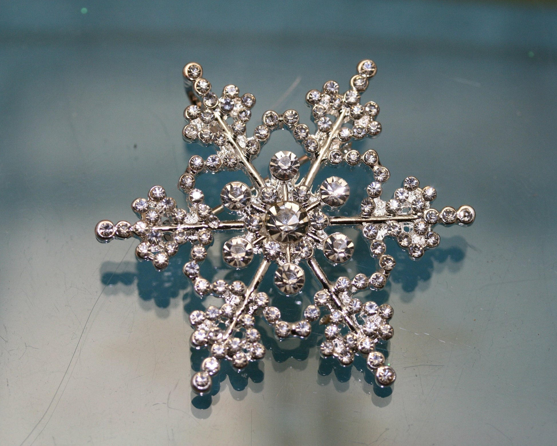 Christmas Jewelry, Crystal Snowflake Bridal Brooch, Winter Bouquet Brooches, Rhinestone Silver Snowflake Pin, Snowflake Pendant Jewelry