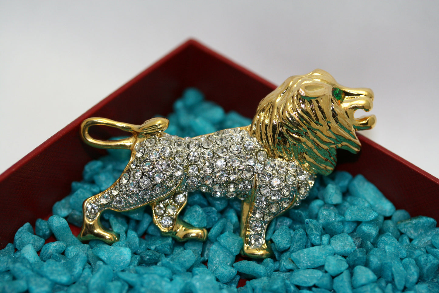 Rhinestone Gold-tone Vintage Majestic Lion Brooch Pin