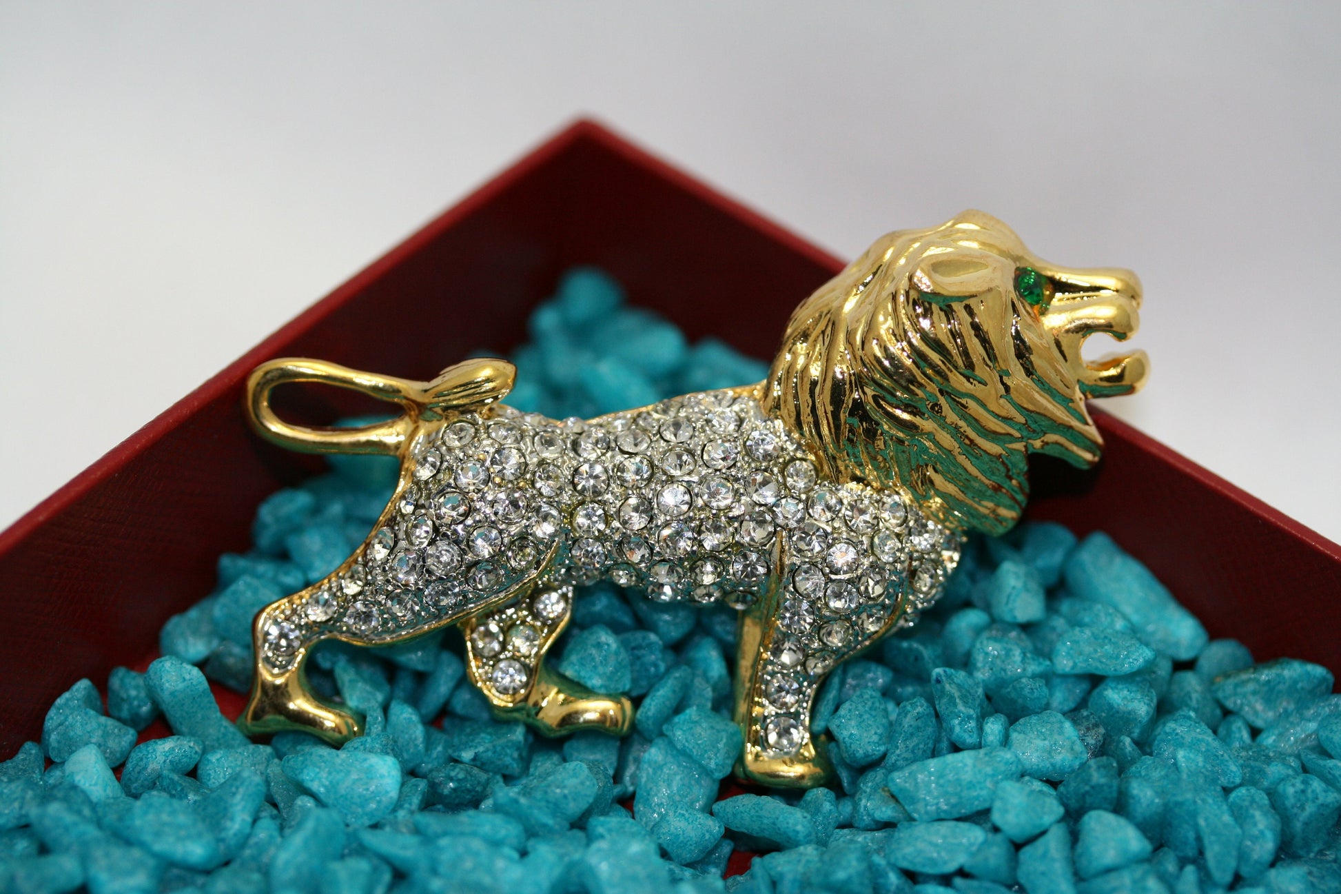 Rhinestone Gold-tone Vintage Majestic Lion Brooch Pin
