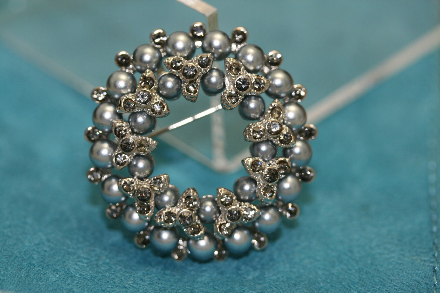 Vintage Faux Pearl Bead Gray Crystal Rhinestone Wreath Winter Reef Holiday Pin Brooch and Pendant