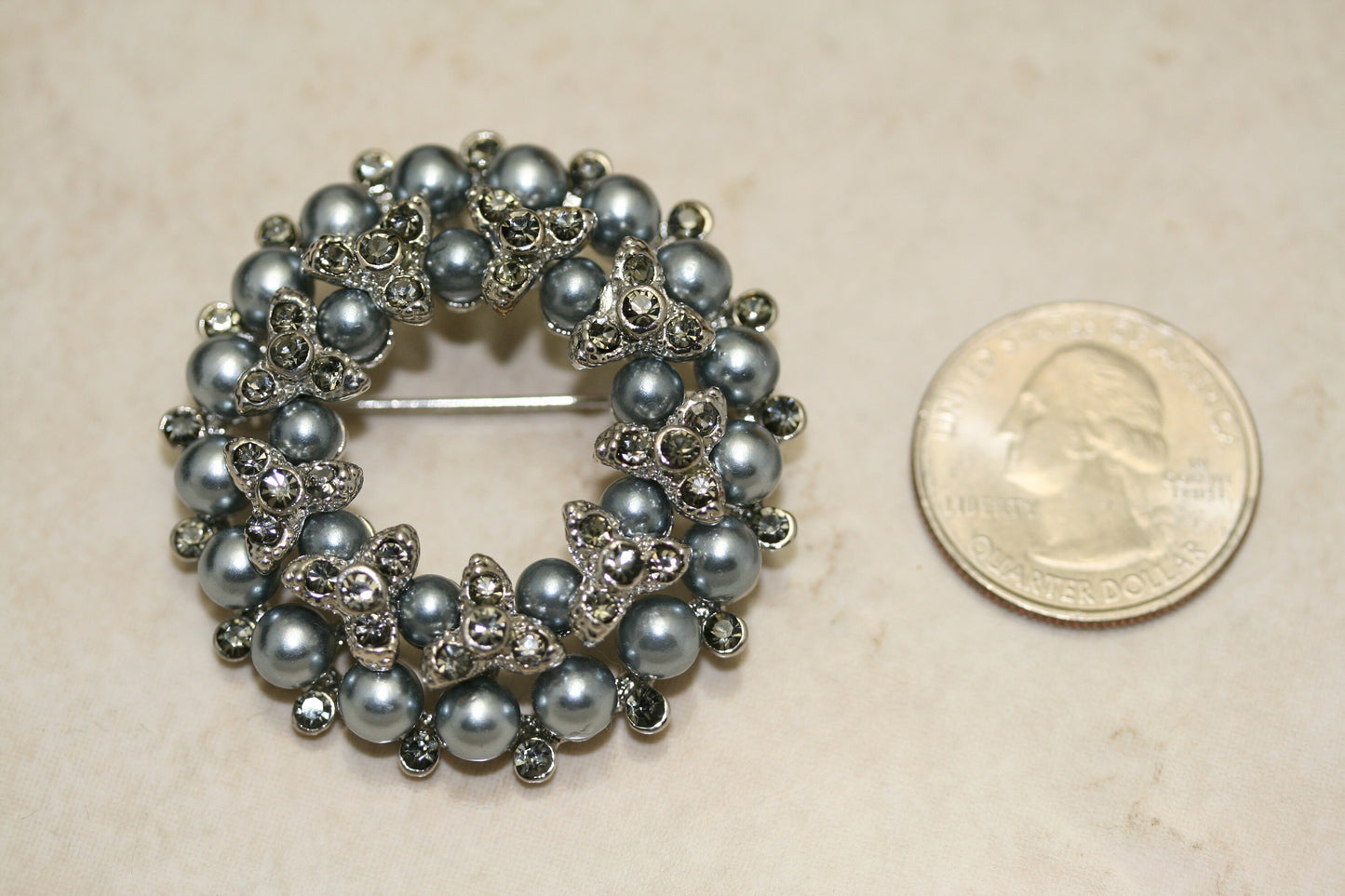Vintage Faux Pearl Bead Gray Crystal Rhinestone Wreath Winter Reef Holiday Pin Brooch and Pendant