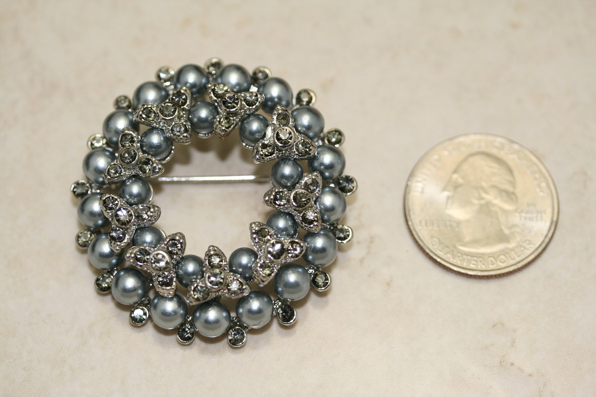Vintage Faux Pearl Bead Gray Crystal Rhinestone Wreath Winter Reef Holiday Pin Brooch and Pendant