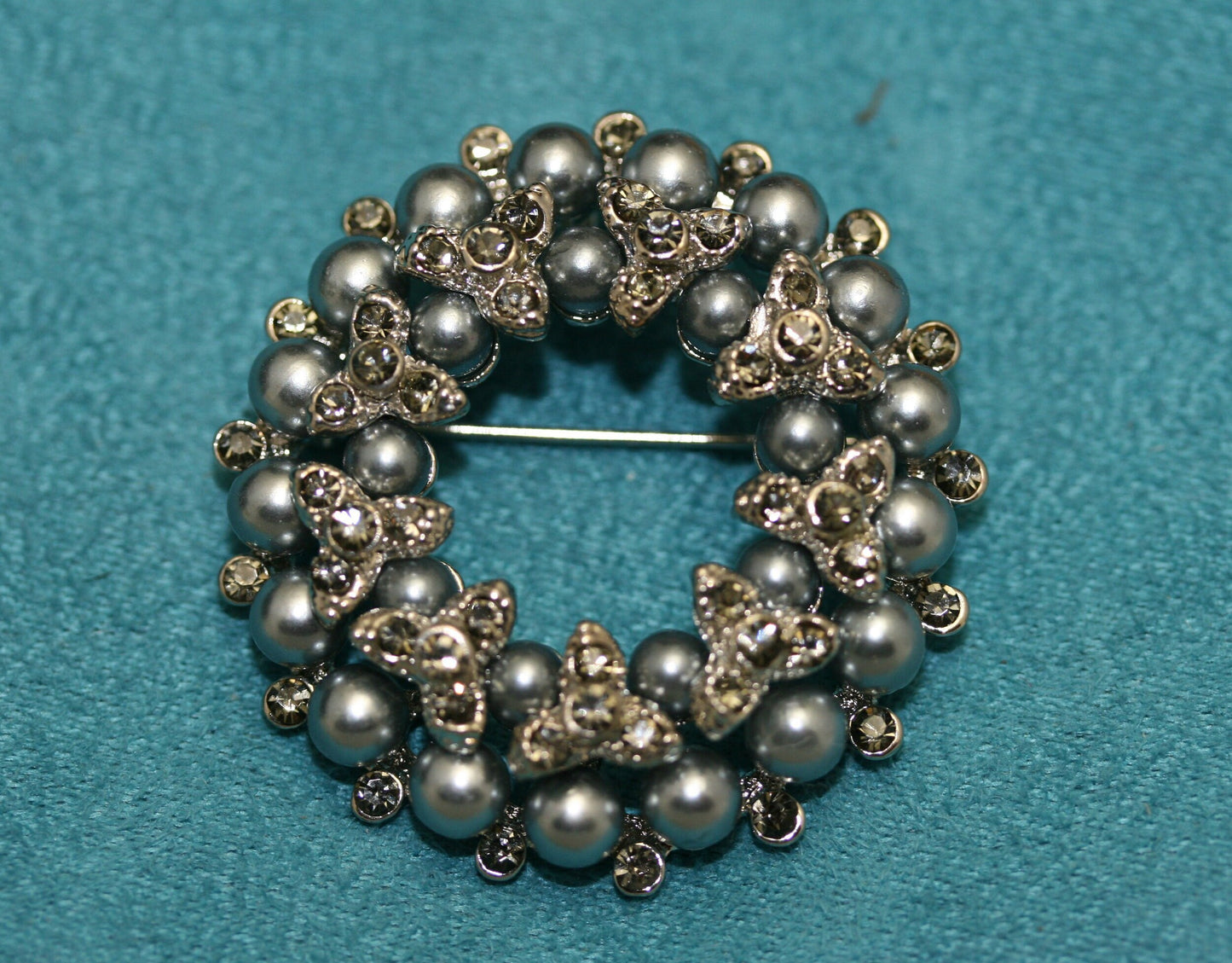 Vintage Faux Pearl Bead Gray Crystal Rhinestone Wreath Winter Reef Holiday Pin Brooch and Pendant
