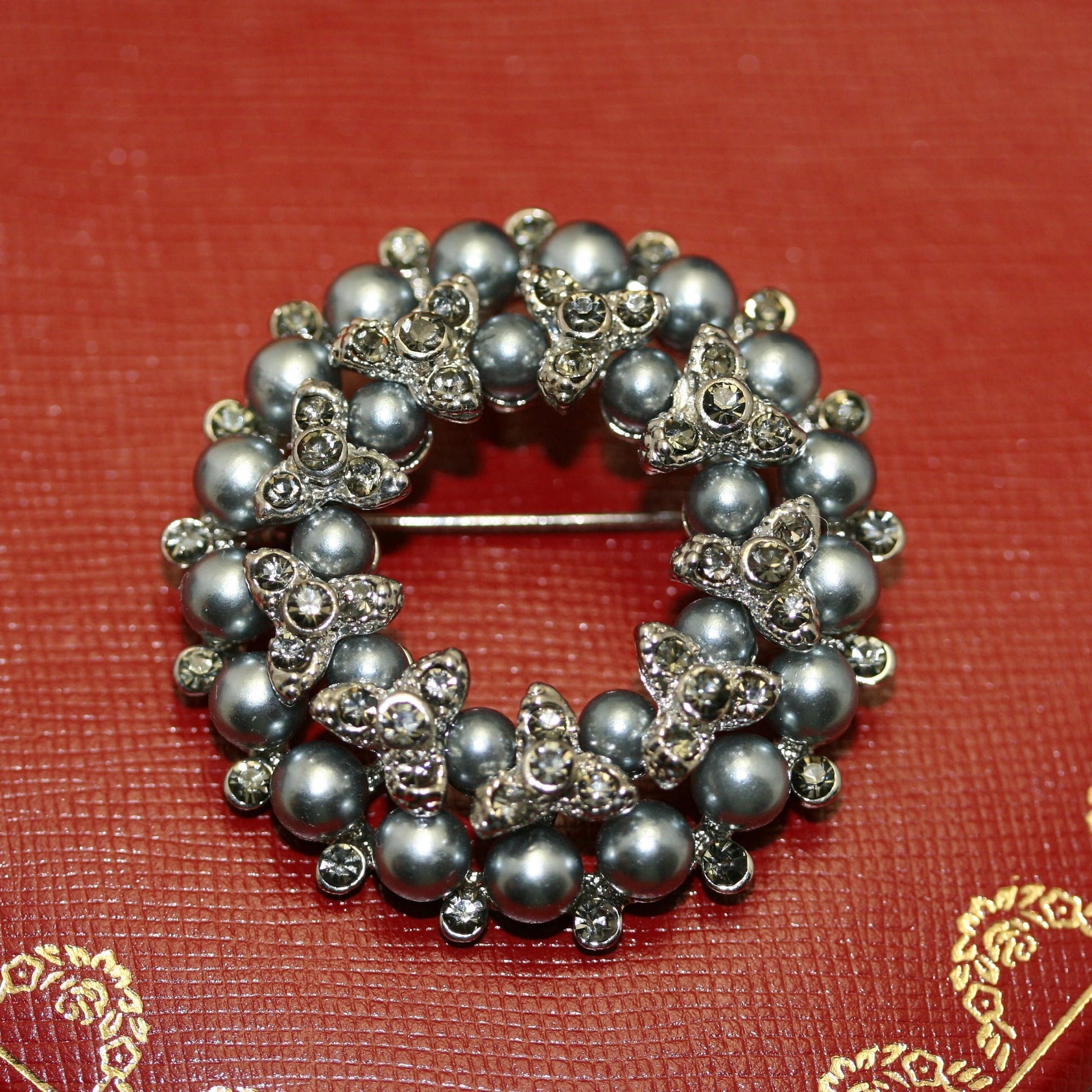 Vintage Faux Pearl Bead Gray Crystal Rhinestone Wreath Winter Reef Holiday Pin Brooch and Pendant