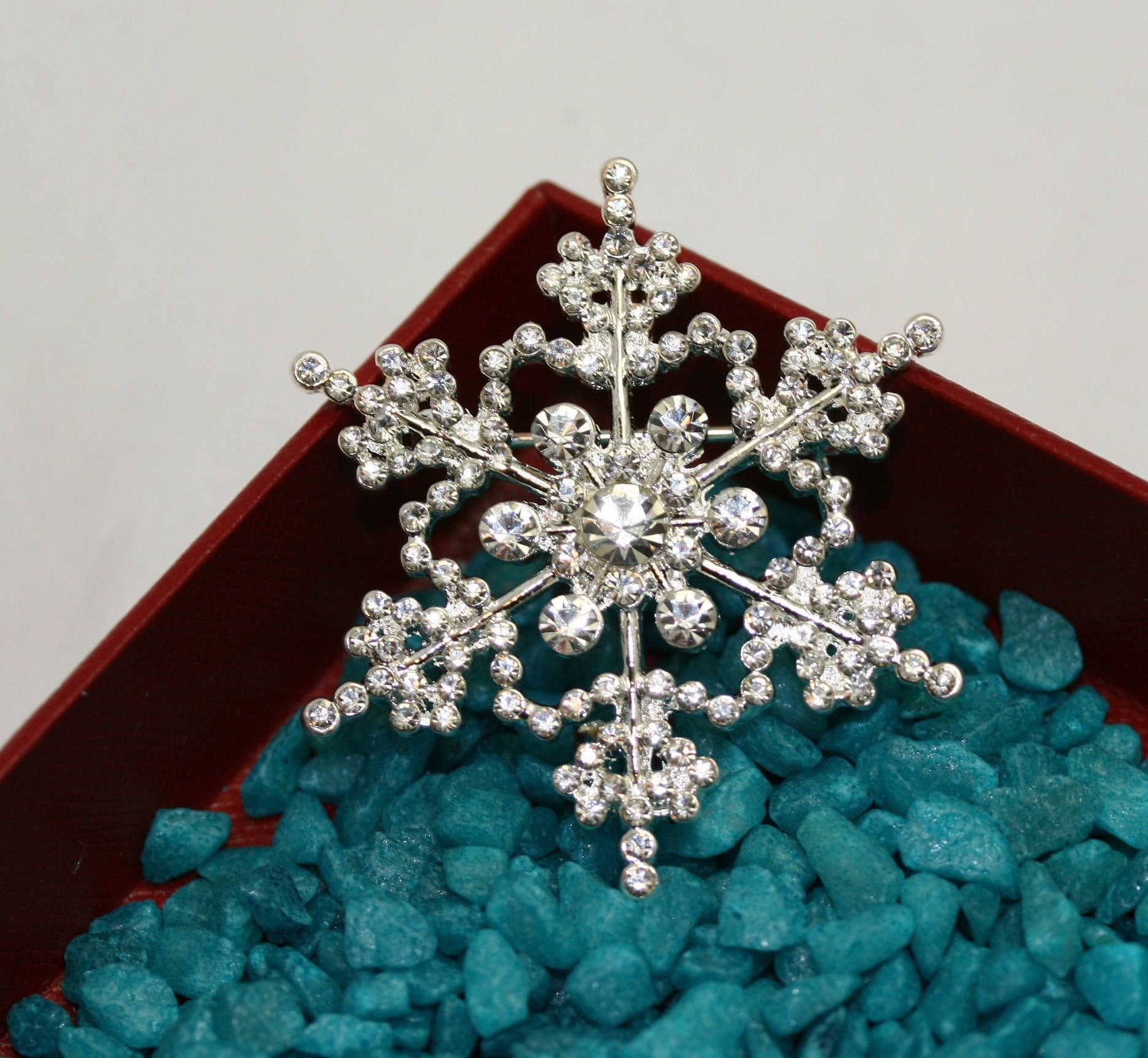 Christmas Jewelry, Crystal Snowflake Bridal Brooch, Winter Bouquet Brooches, Rhinestone Silver Snowflake Pin, Snowflake Pendant Jewelry