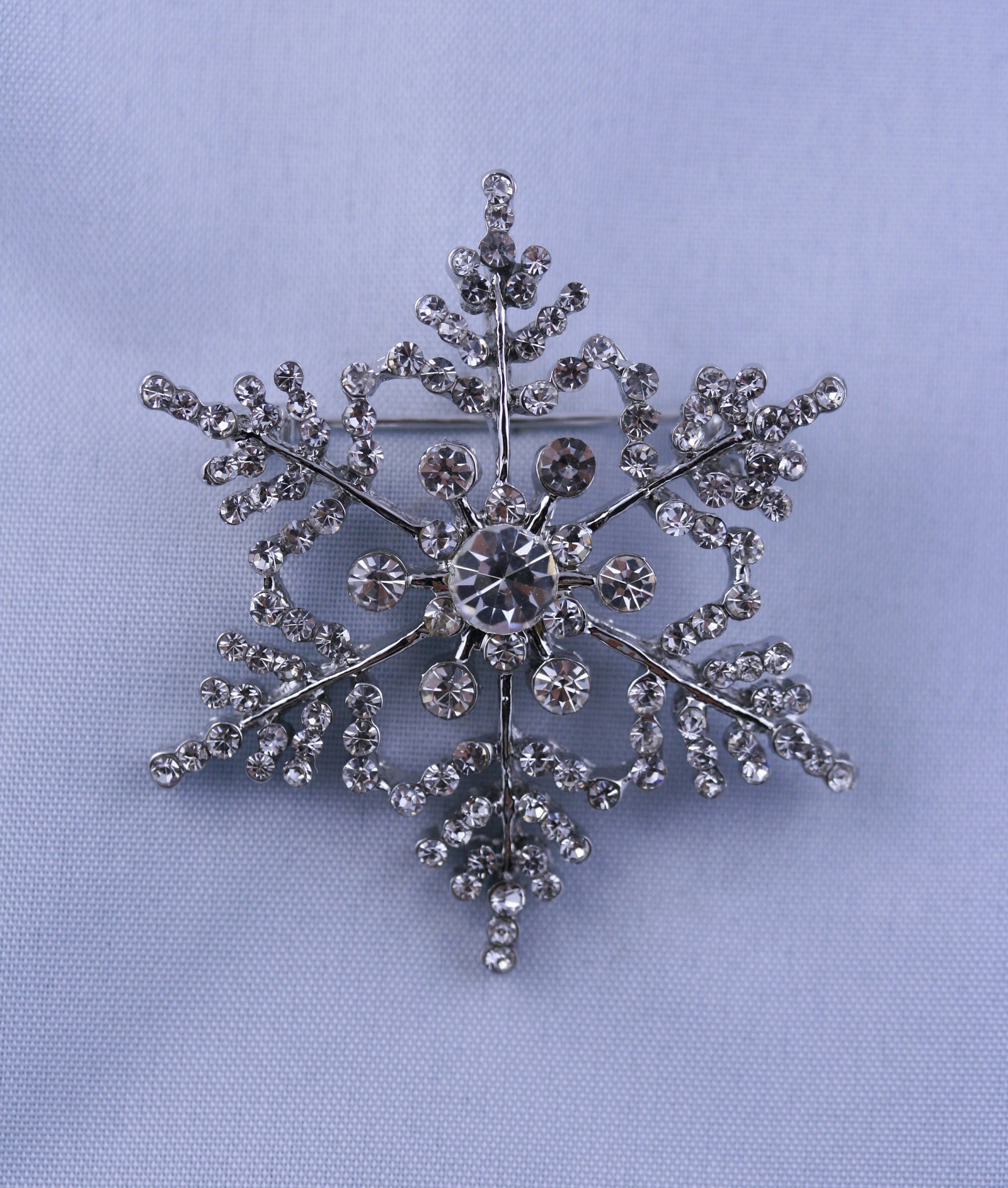 Christmas Jewelry, Crystal Snowflake Bridal Brooch, Winter Bouquet Brooches, Rhinestone Silver Snowflake Pin, Snowflake Pendant Jewelry