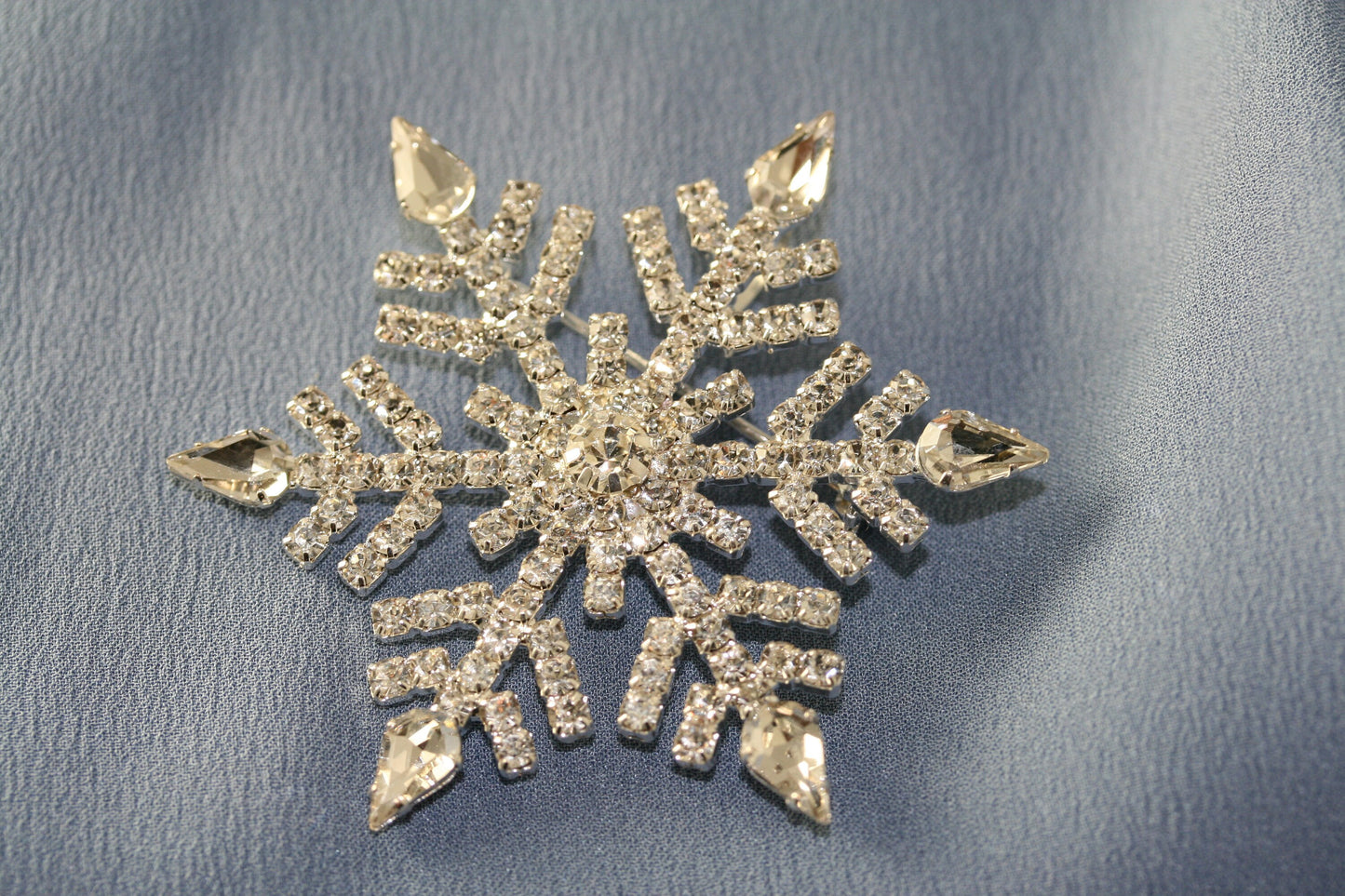 Crystal Winter Snowflake Flower Clear Rhinestone Elegant Christmas Brooch Pin and Pendant, Christmas Holiday Gift Jewelry