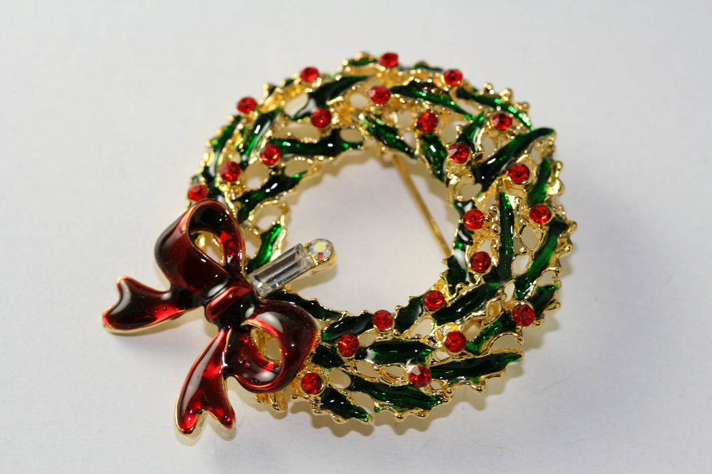 Gold Tone Emerald Green Ruby Red Rhinestone Christmas Wreath Pin Brooch, Xmas Holiday Jewelry Gift, Holiday Wreath Brooch