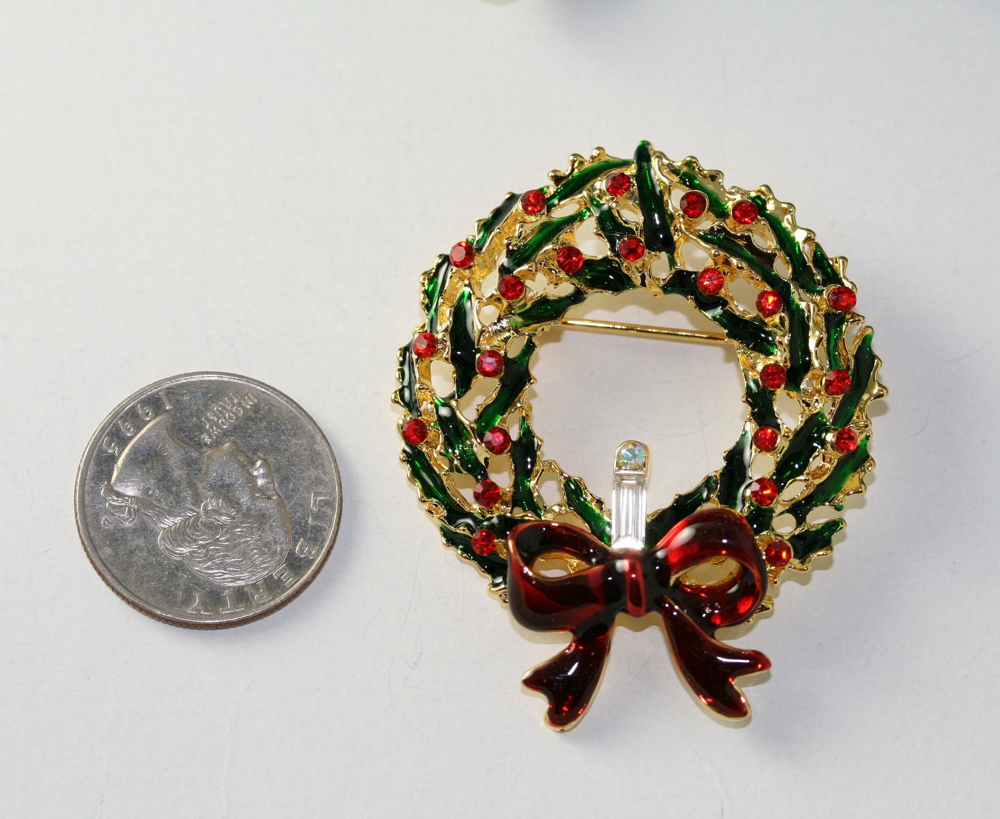 Gold Tone Emerald Green Ruby Red Rhinestone Christmas Wreath Pin Brooch, Xmas Holiday Jewelry Gift, Holiday Wreath Brooch