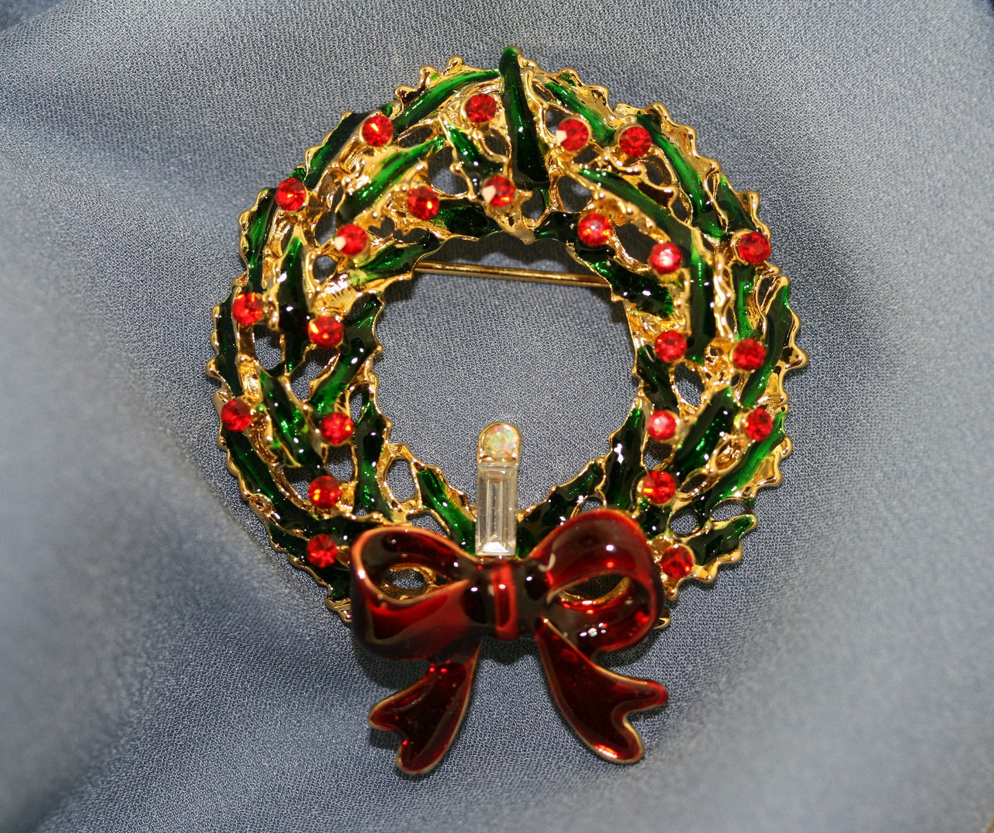 Gold Tone Emerald Green Ruby Red Rhinestone Christmas Wreath Pin Brooch, Xmas Holiday Jewelry Gift, Holiday Wreath Brooch
