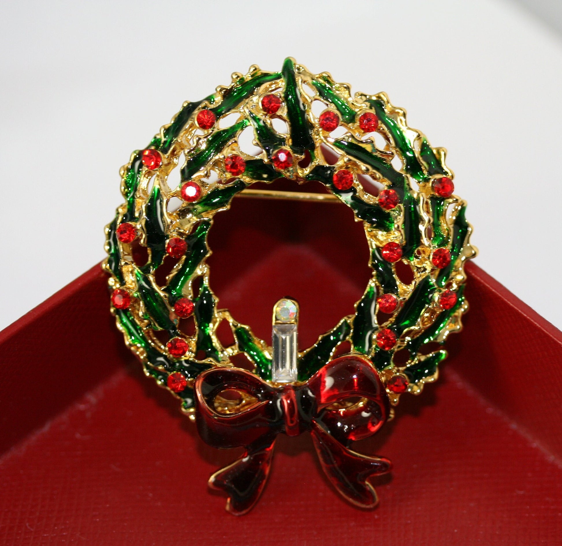 Gold Tone Emerald Green Ruby Red Rhinestone Christmas Wreath Pin Brooch, Xmas Holiday Jewelry Gift, Holiday Wreath Brooch