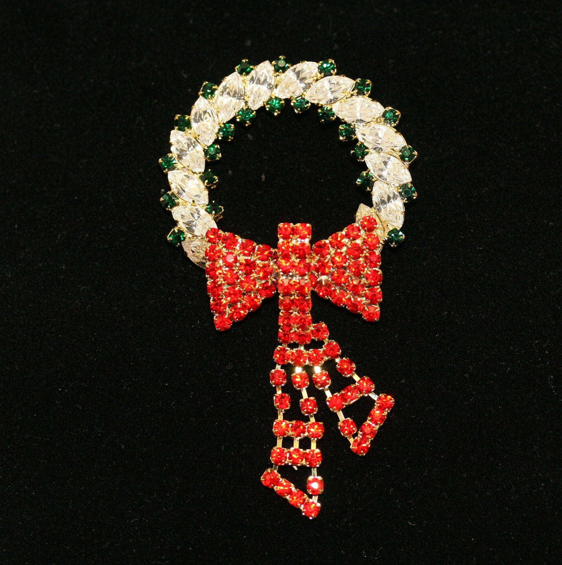 Vintage Christmas Wreath Rhinestone Pin Brooch, Christmas Holiday Jewelry