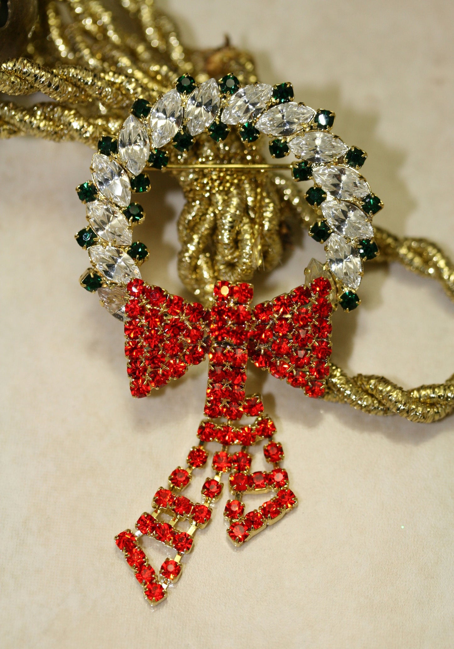 Vintage Christmas Wreath Rhinestone Pin Brooch, Christmas Holiday Jewelry
