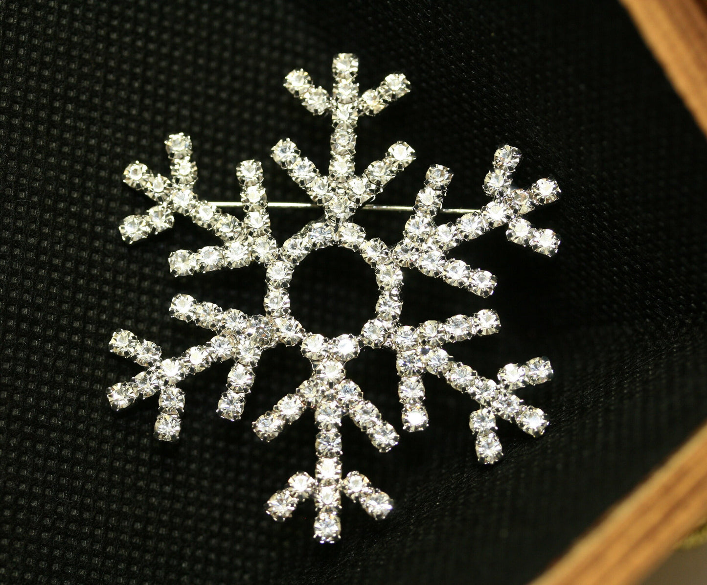 Super Sparkling Rhinestone Christmas Snowflake Brooch, Winter Snowflake Pin, Holiday Xmas Snowflake Jewelry Gift